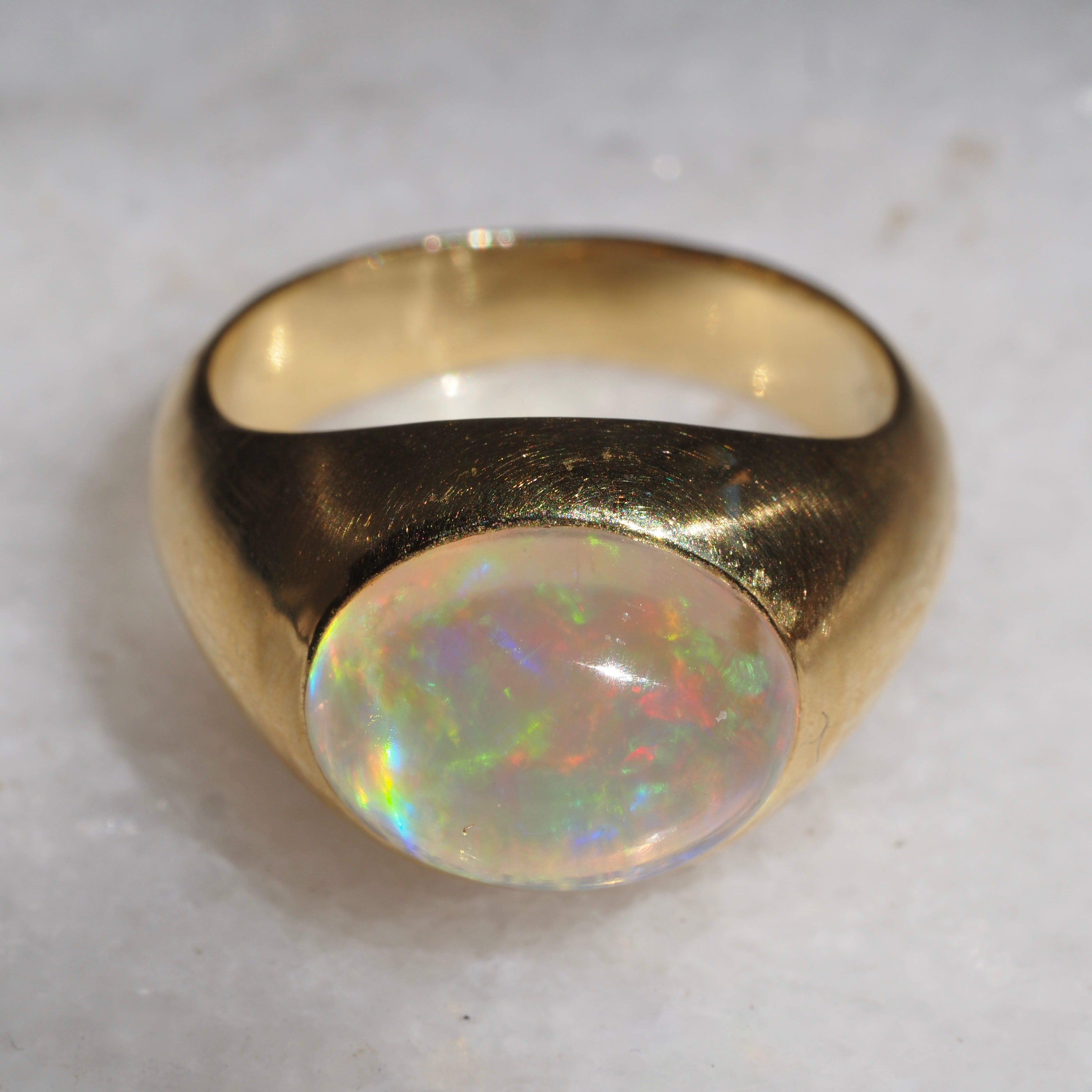 Jelly Opal Cabochon 18k Gold Dome Ring