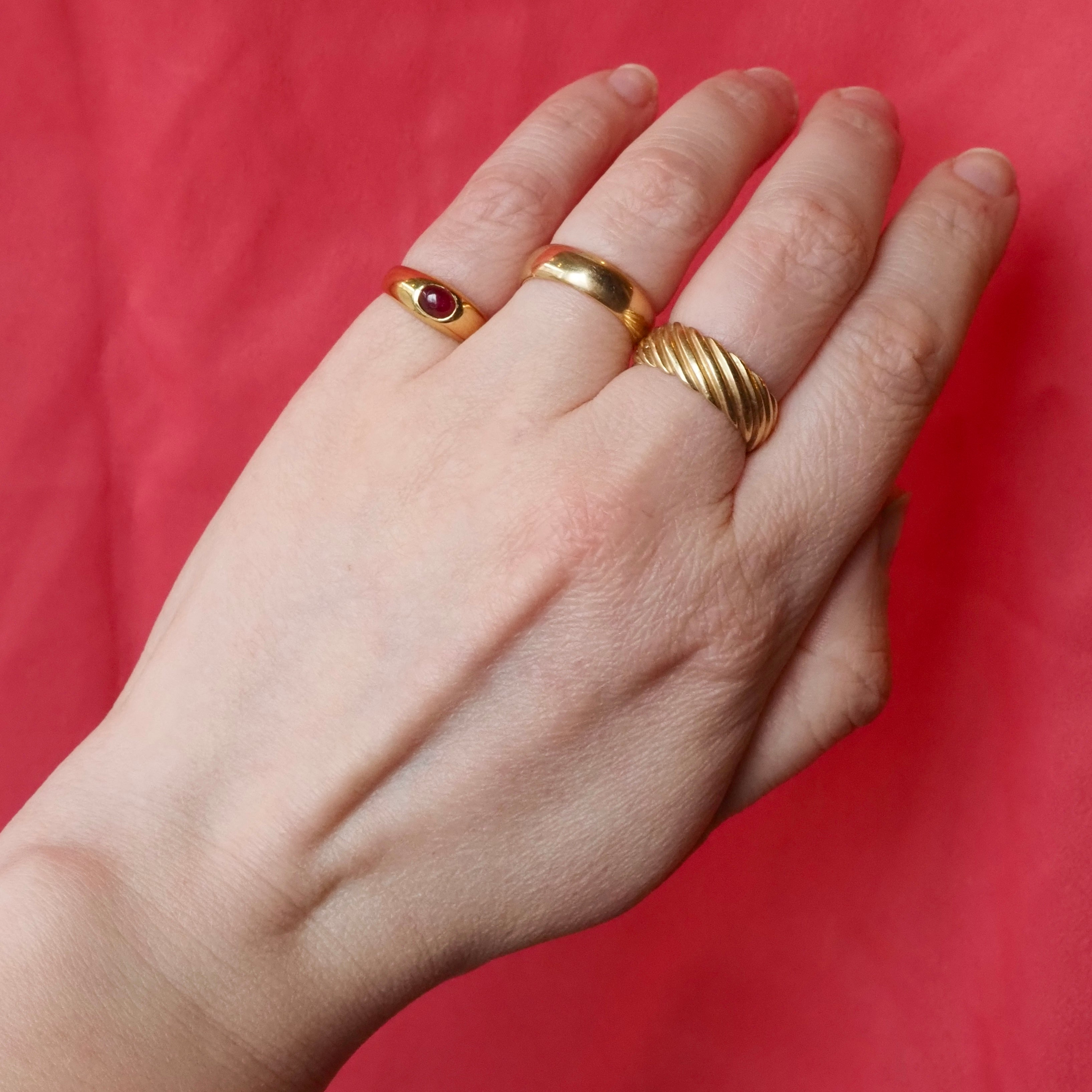 Vintage Ruby Cabochon 18k Gold Dome Ring