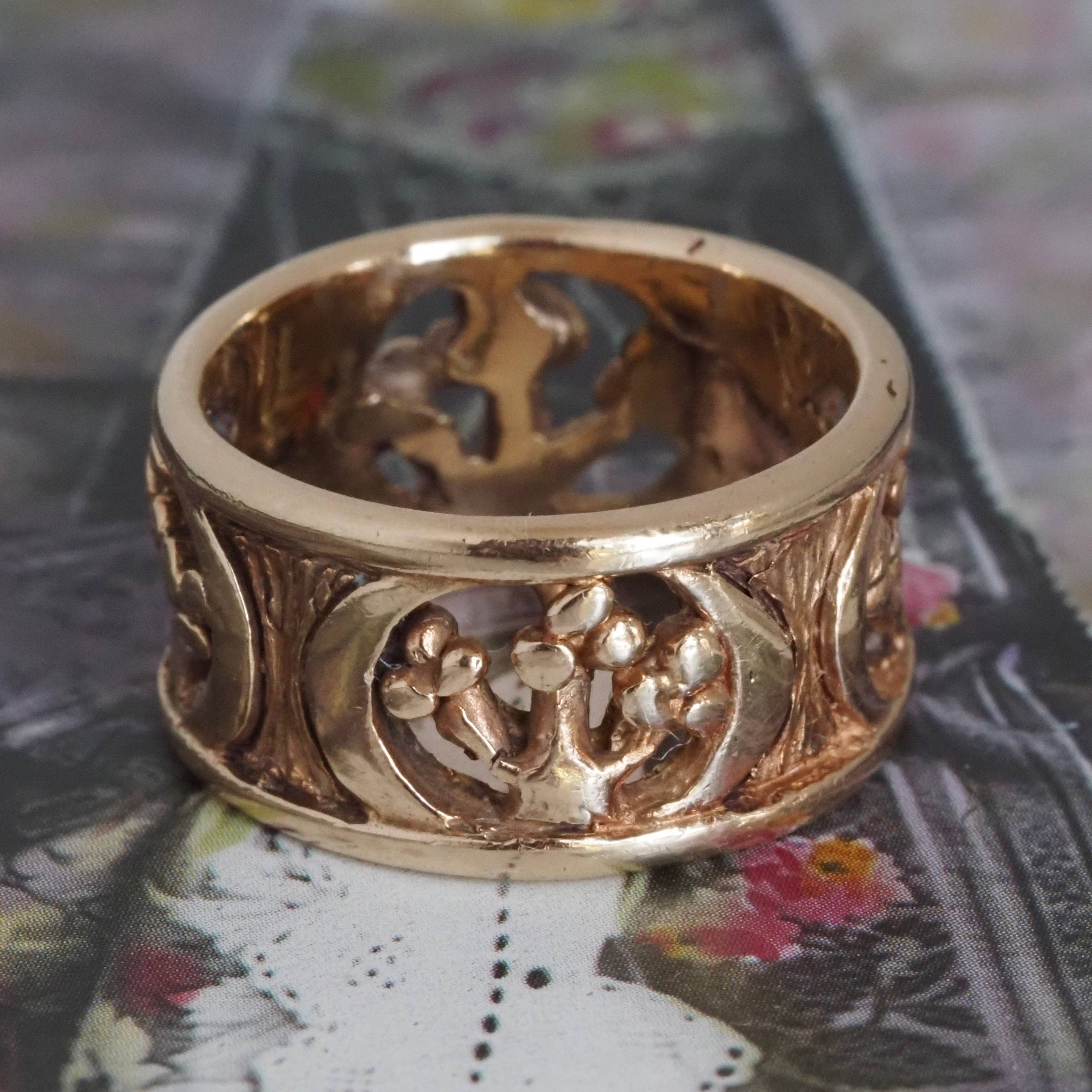 Vintage Joshua Tree Floral 14k Gold Open Work Band