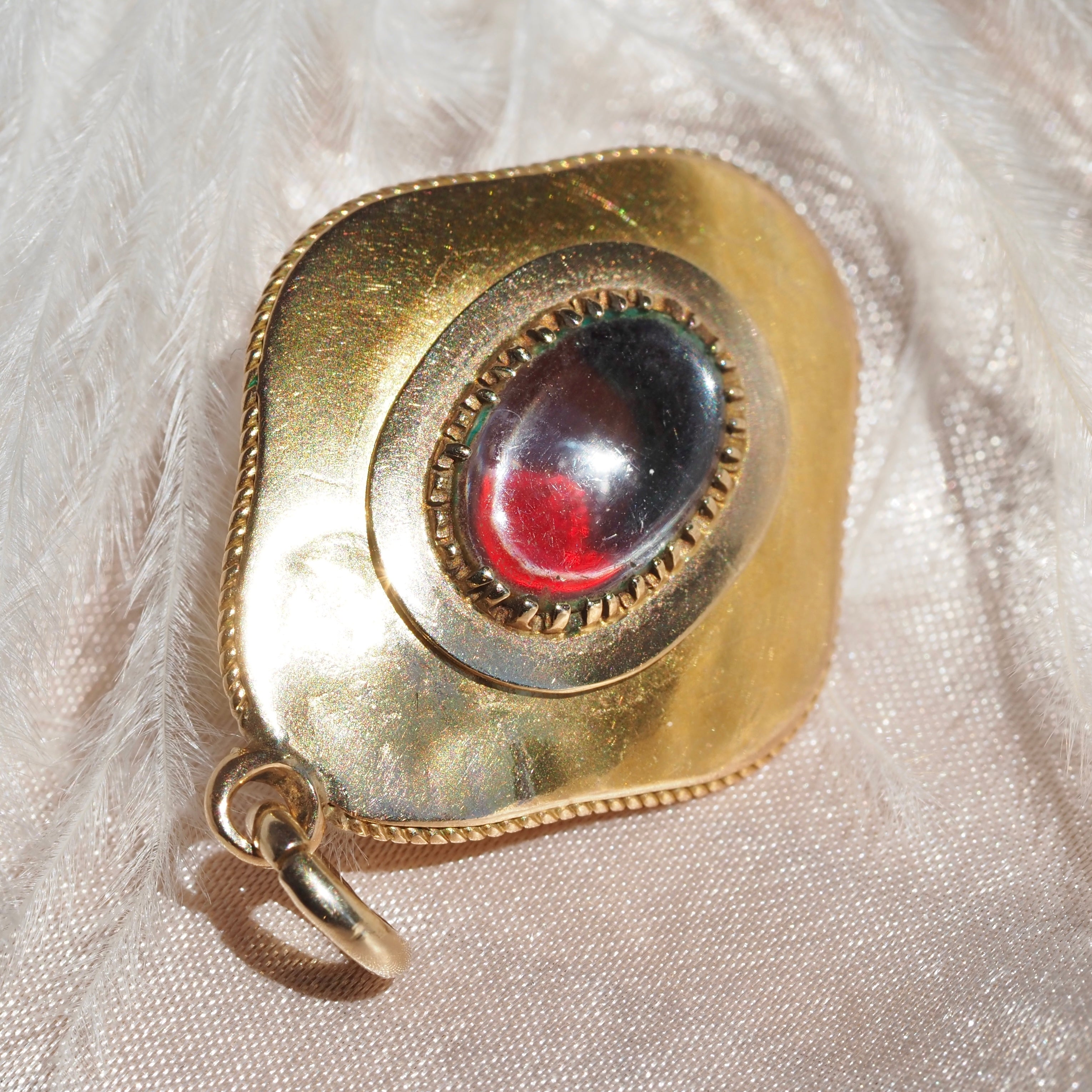 Victorian English 15k Gold Garnet Locket