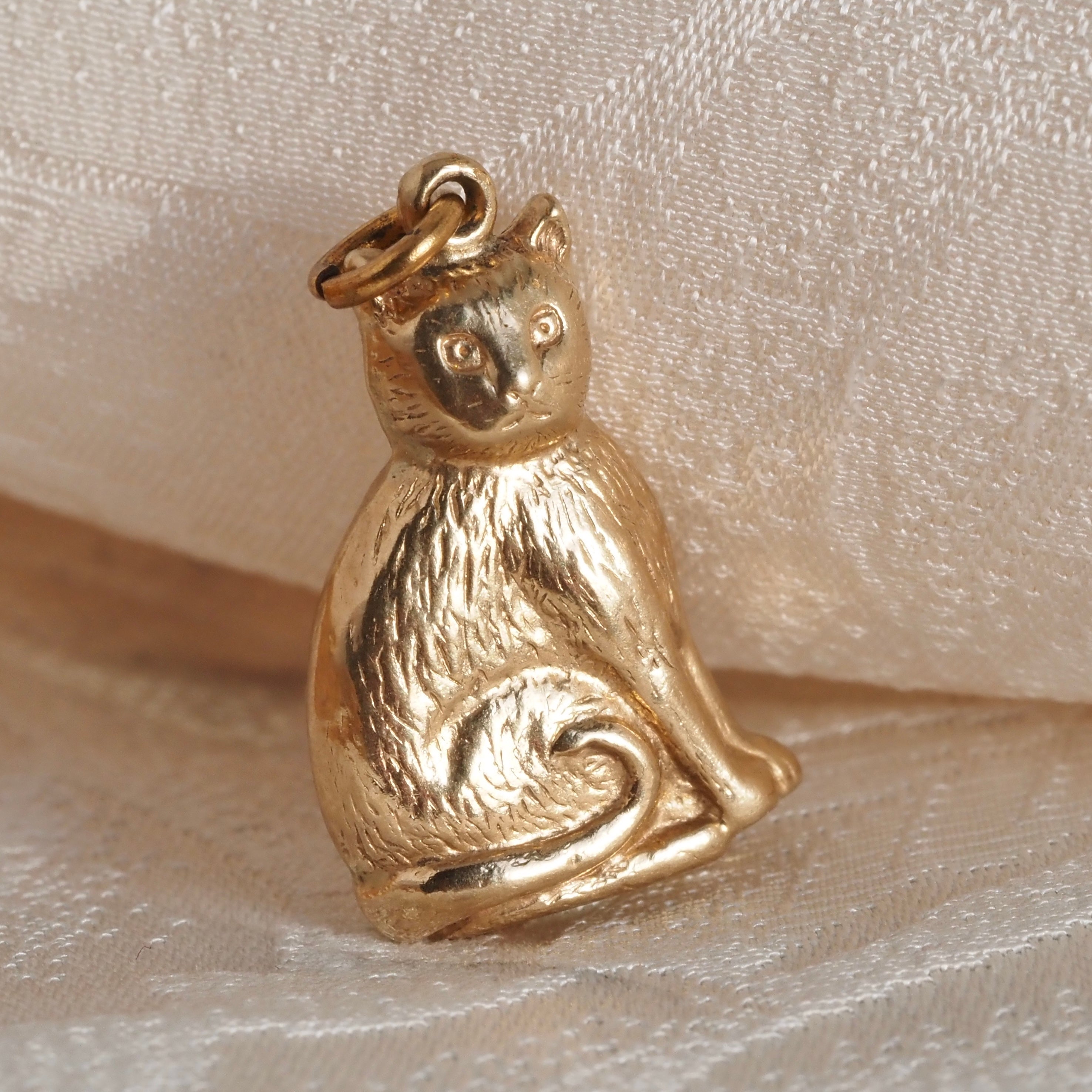 Vintage Cat 9k Gold Charm