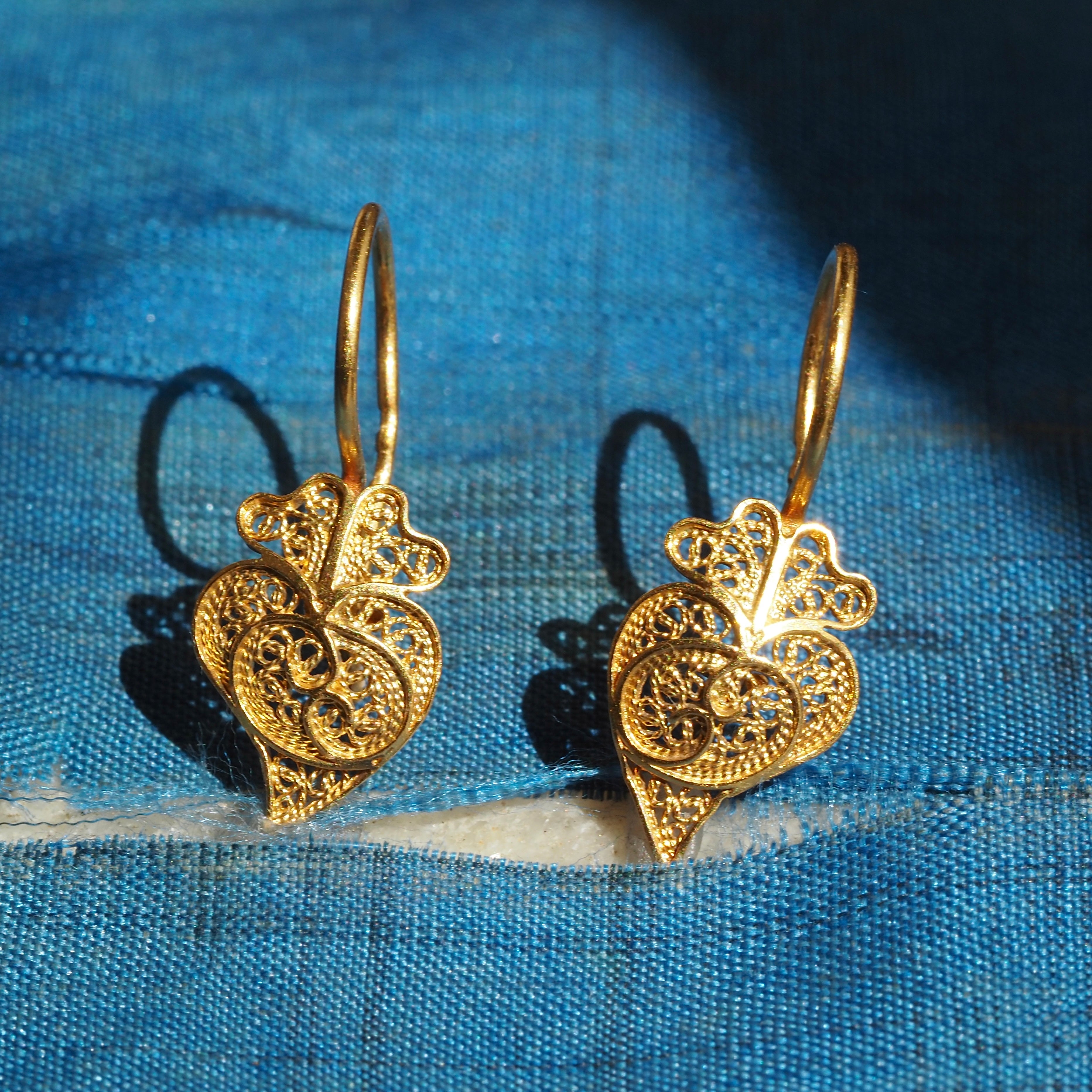 Vintage Portuguese 19k Gold Filigree Heart of Viana Earrings