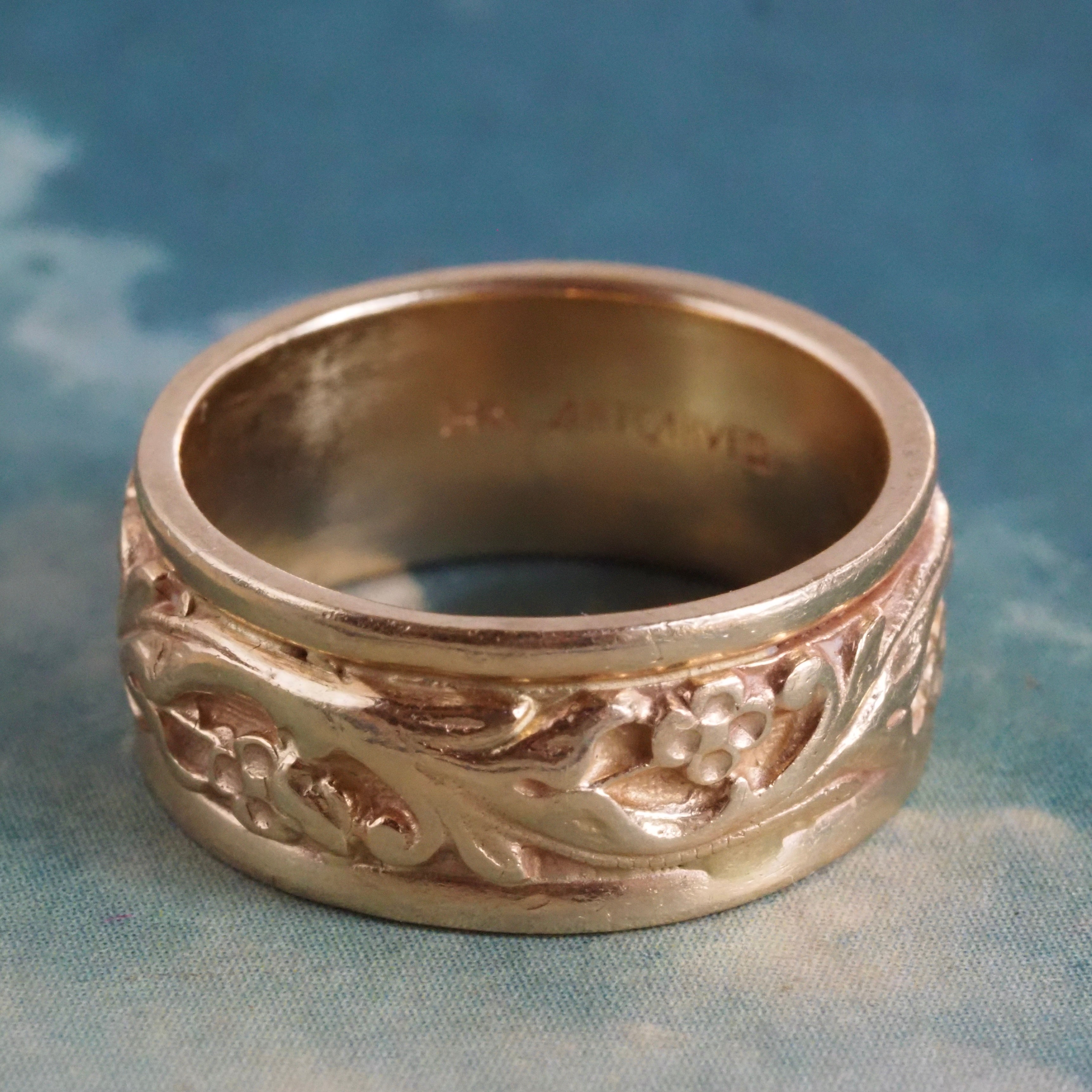 Vintage Wide Floral Art Carved 14k Gold Band