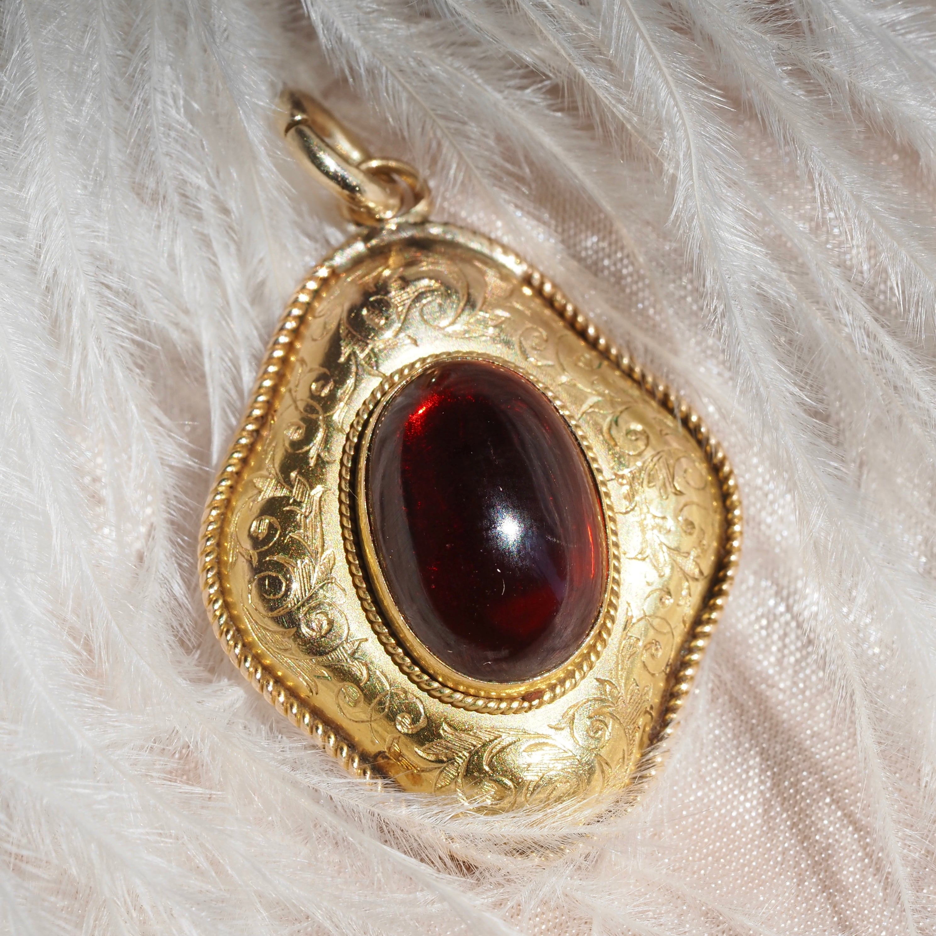 Victorian English 15k Gold Garnet Locket