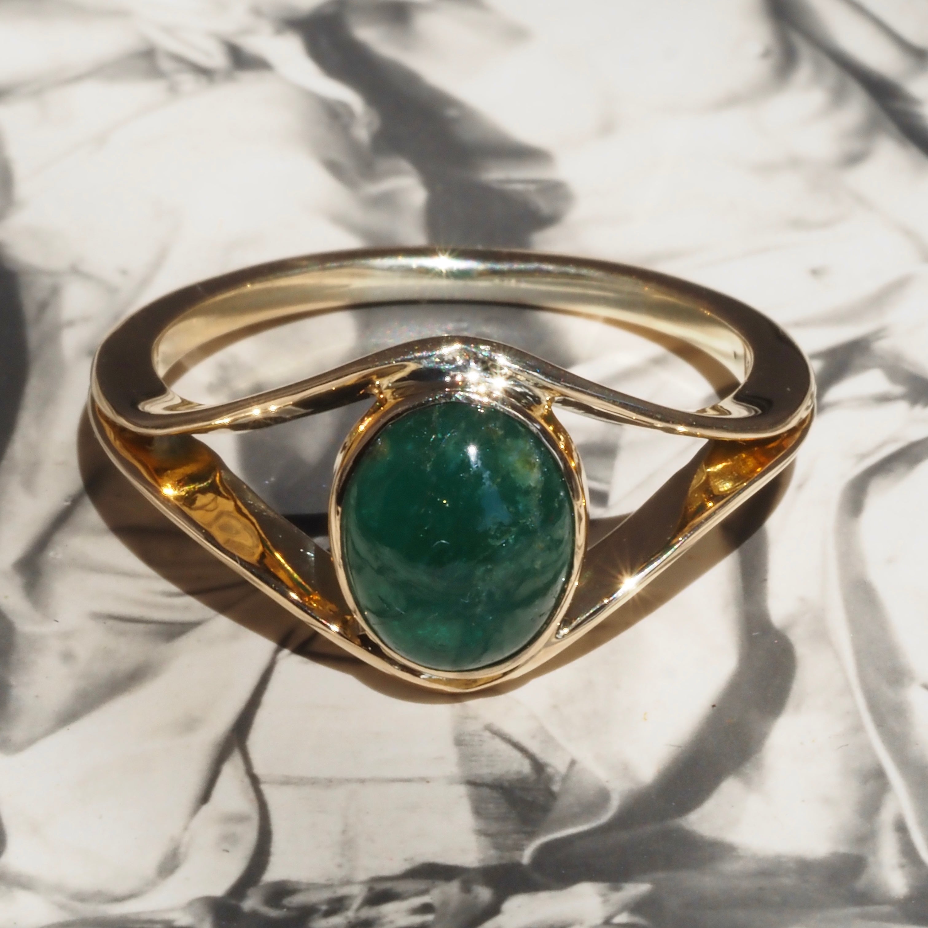 Vintage Modernist Emerald Cabochon 18k Gold Ring