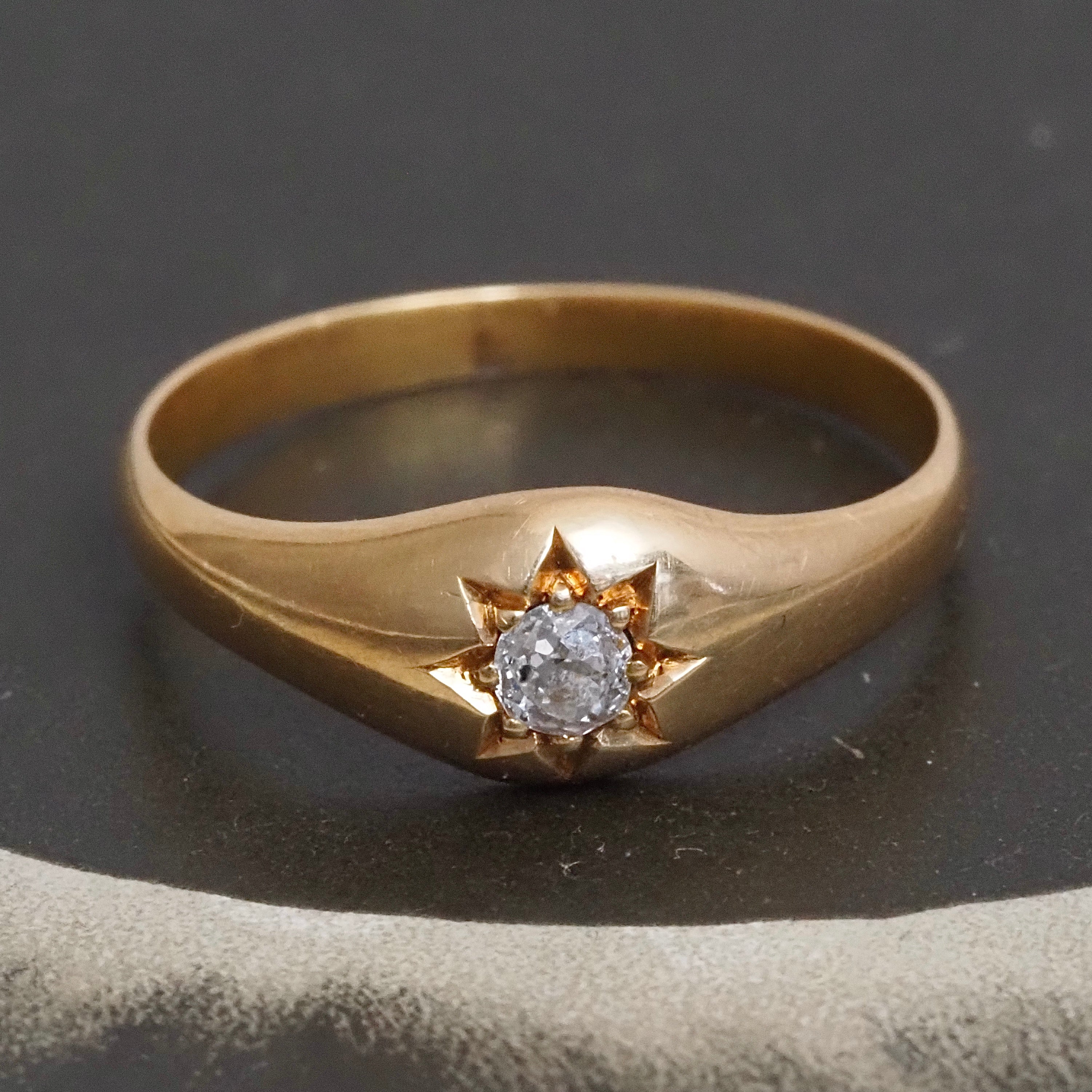 Antique Starburst Flush Set Old Mine Cut Diamond 18k Gold Ring