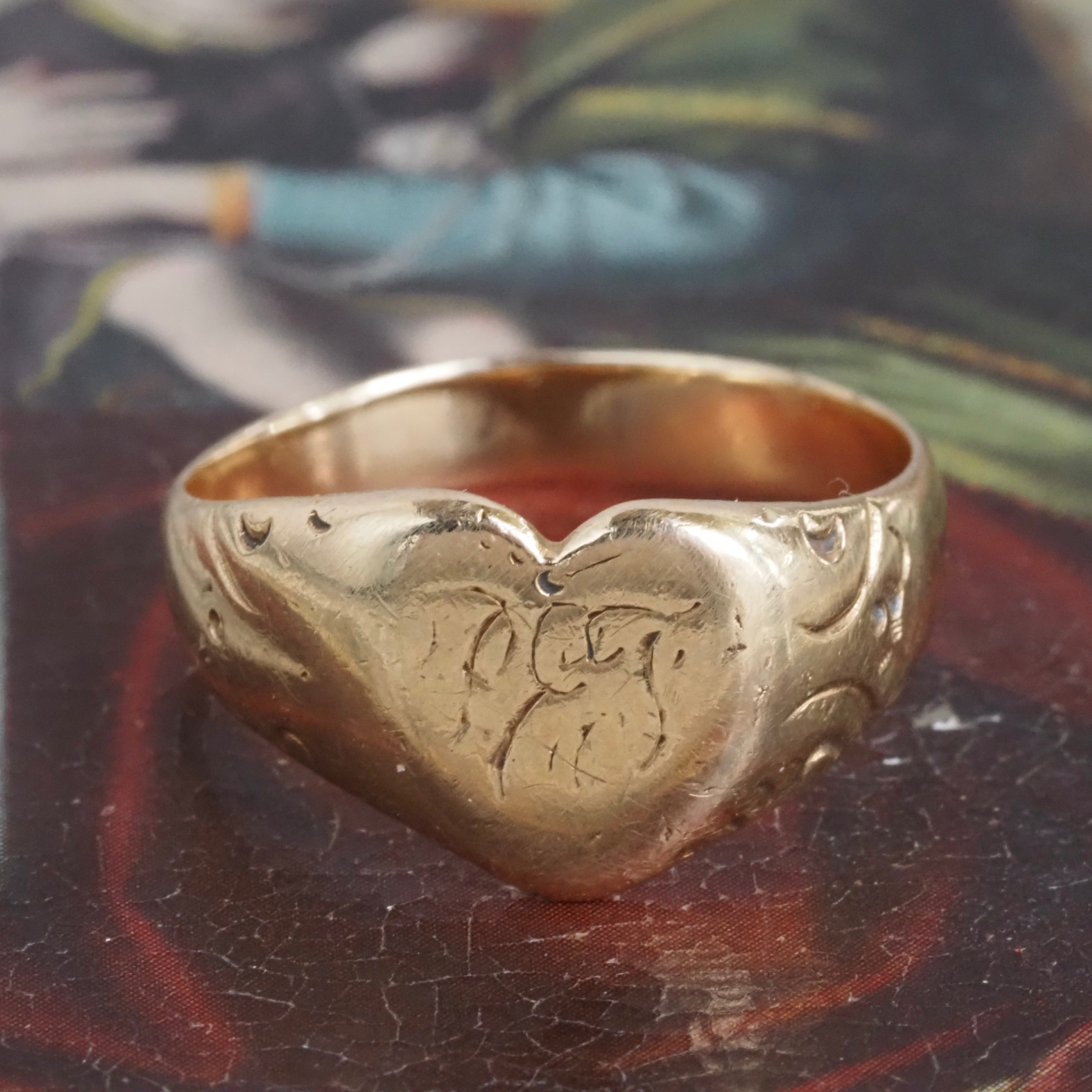 Antique c. 1927 14k Gold Heart Engraved Signet Ring