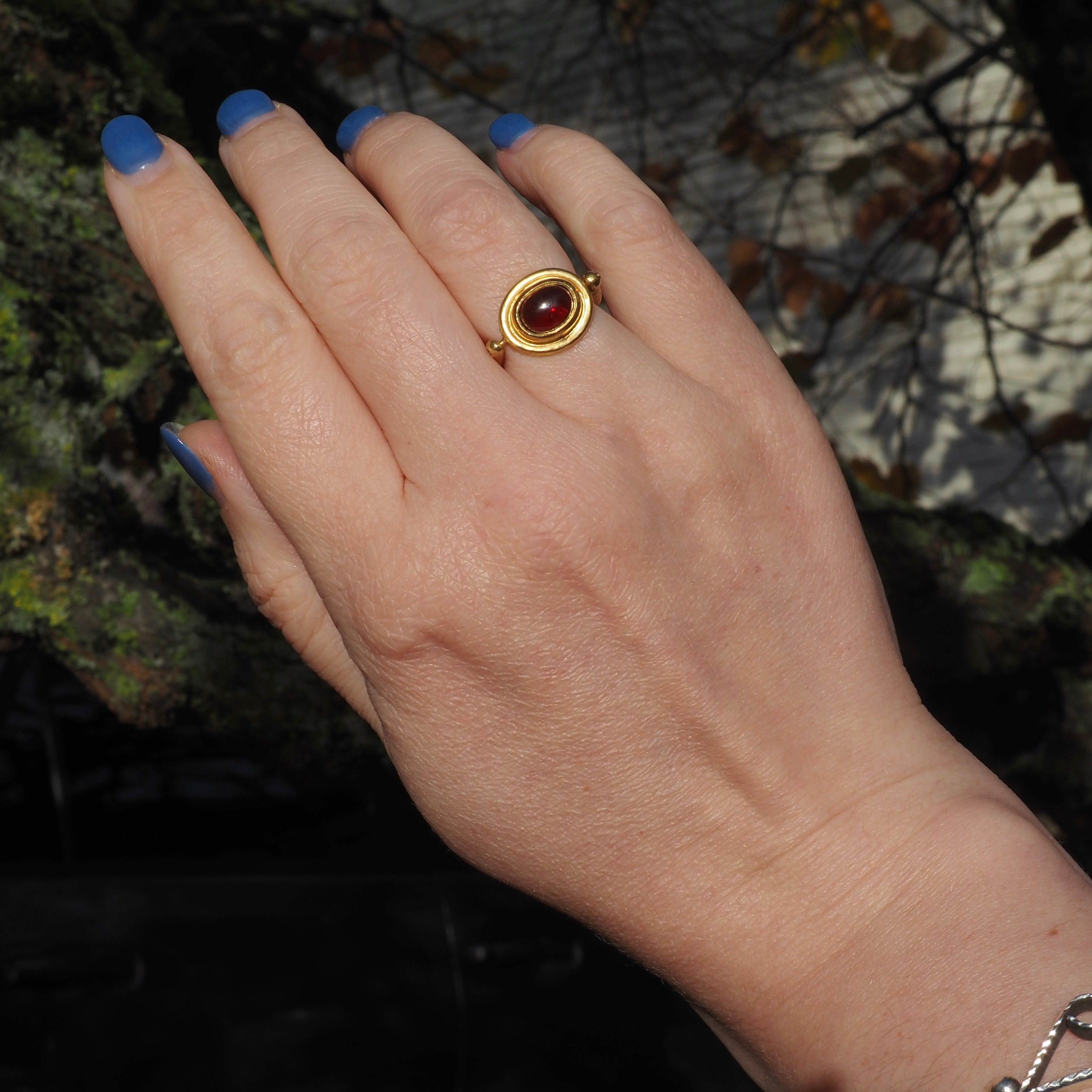 Vintage 22k Gold Ancient Egyptian Style Cabochon Garnet Swivel Ring