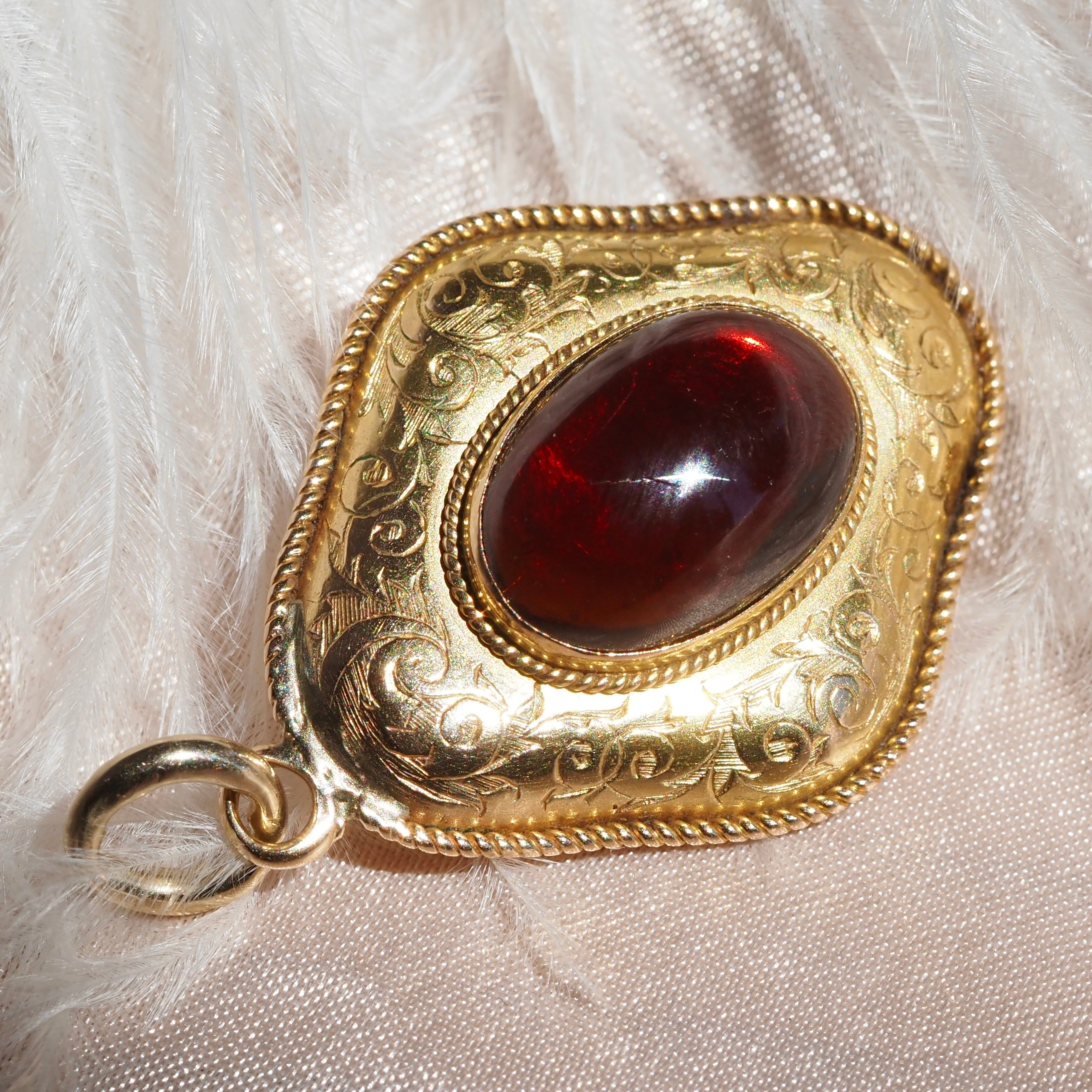 Victorian English 15k Gold Garnet Locket