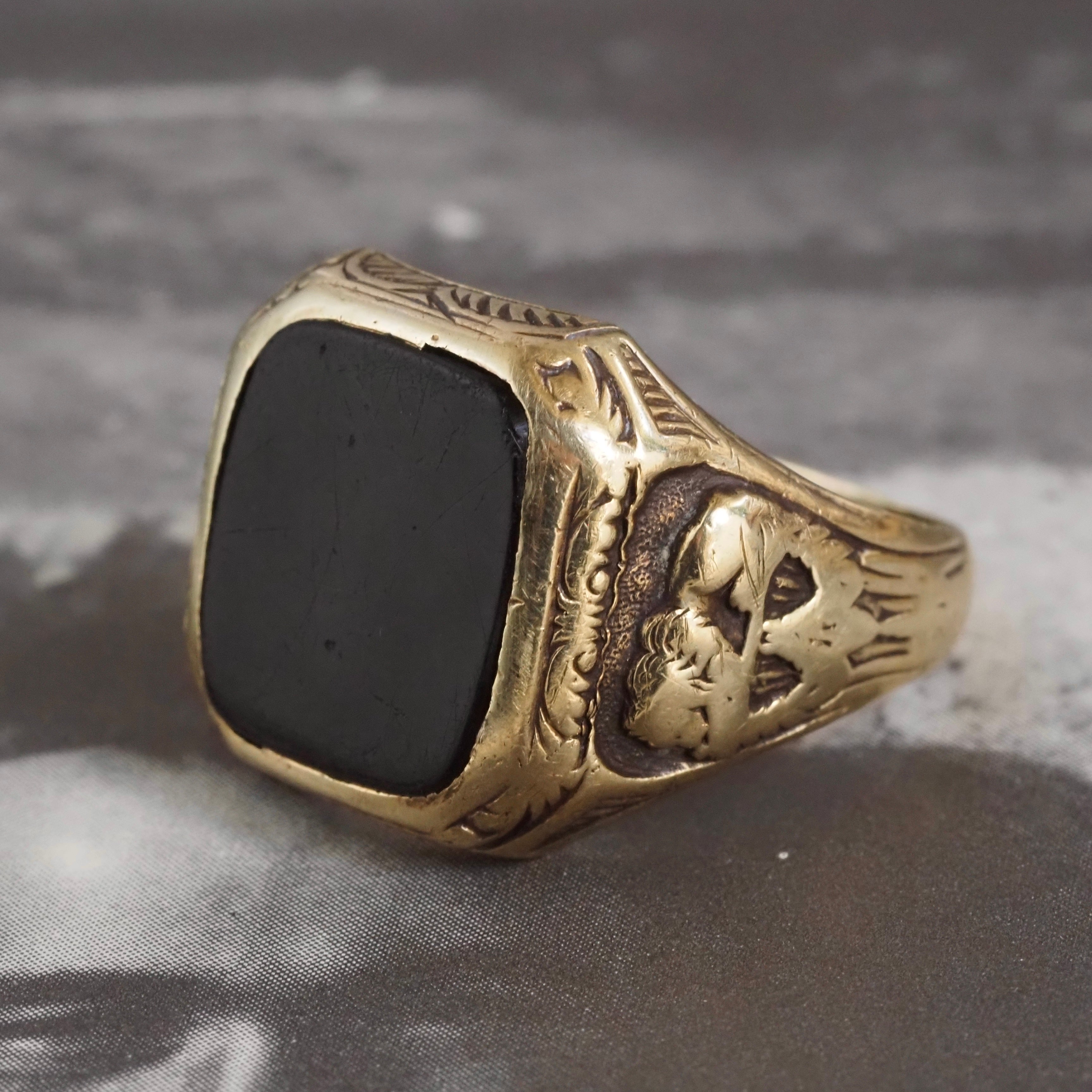 Vintage Onyx 14k Gold Lions and Columns Signet Ring