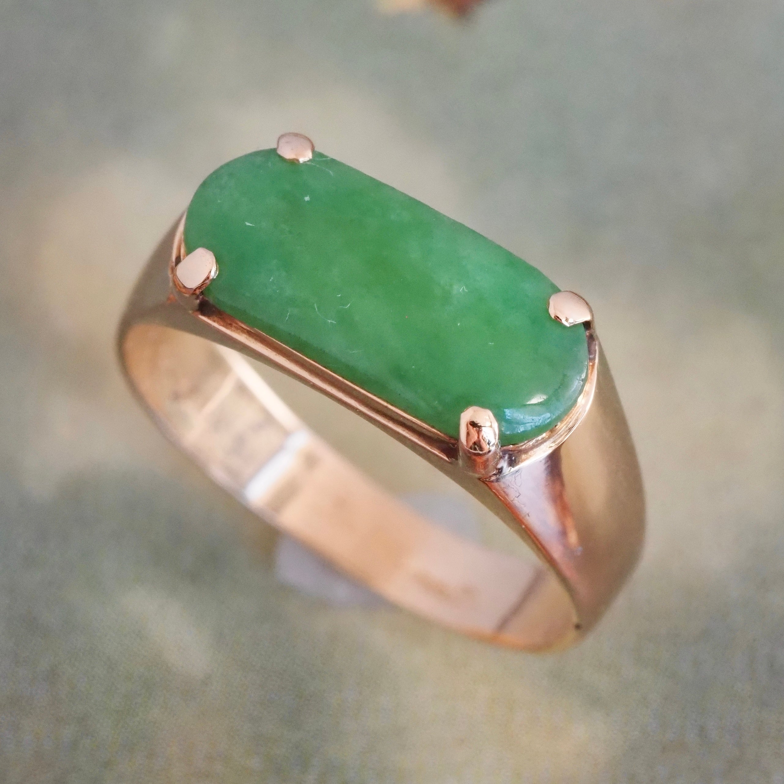 Vintage 18k Gold Jade Saddle Ring