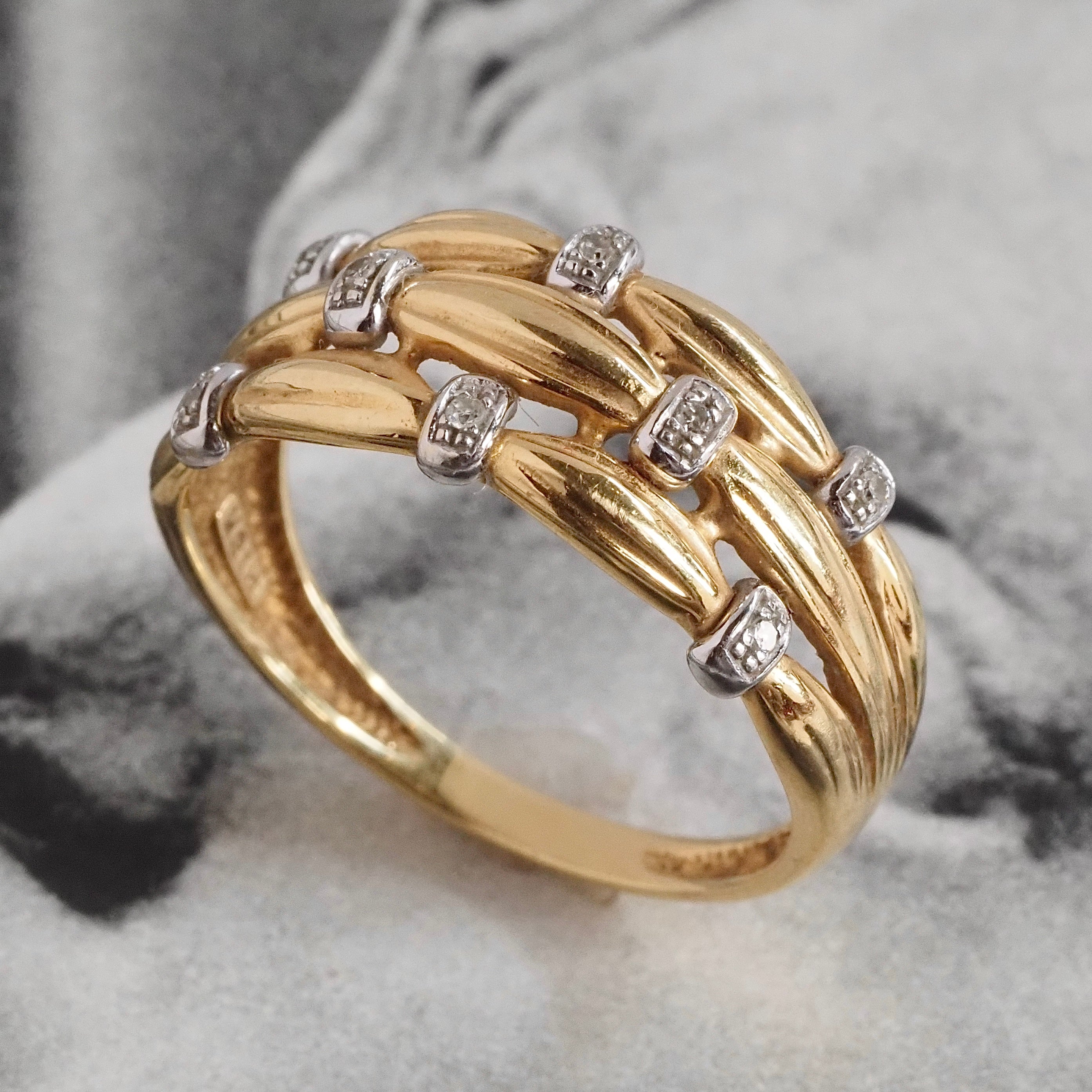 Vintage Reeded Diamond 18k Gold Tapered Band