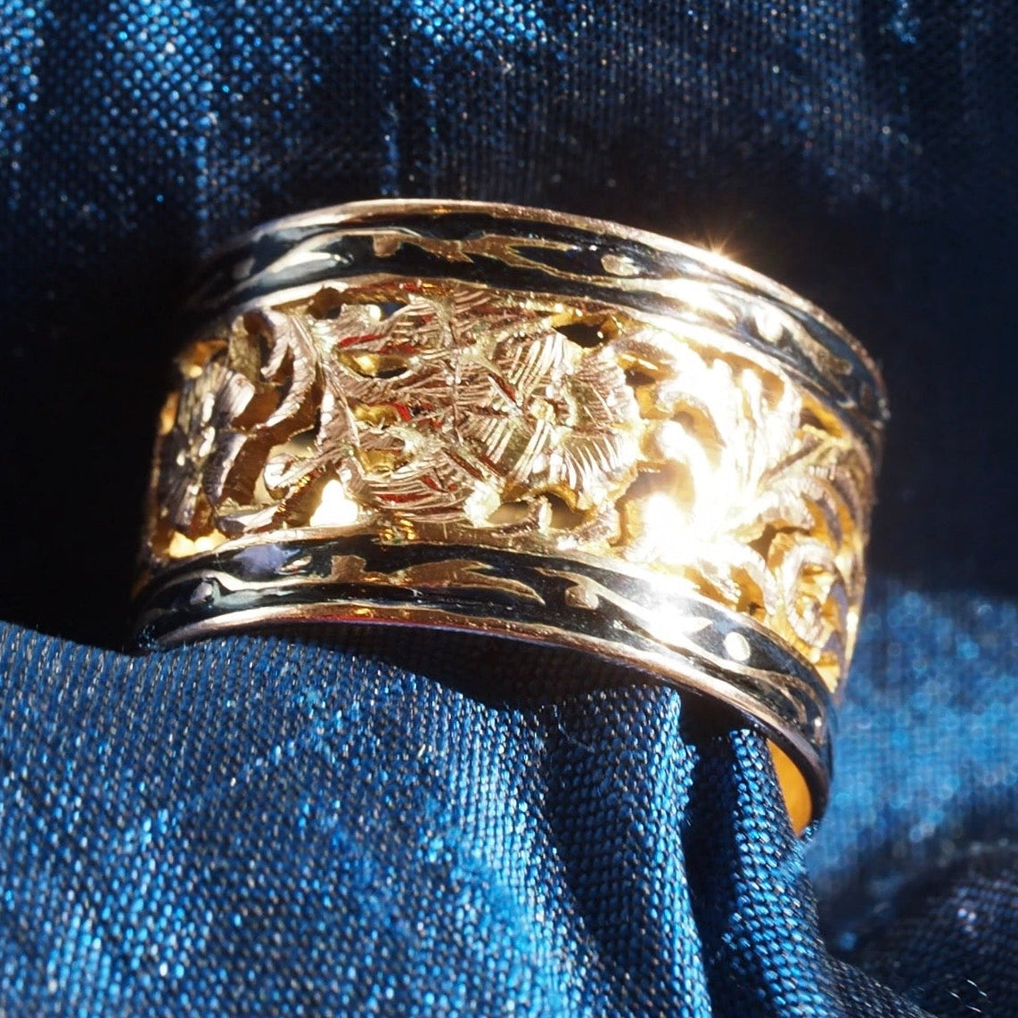 Vintage Ornate Floral Cutouts Enamel and 14k Gold Band