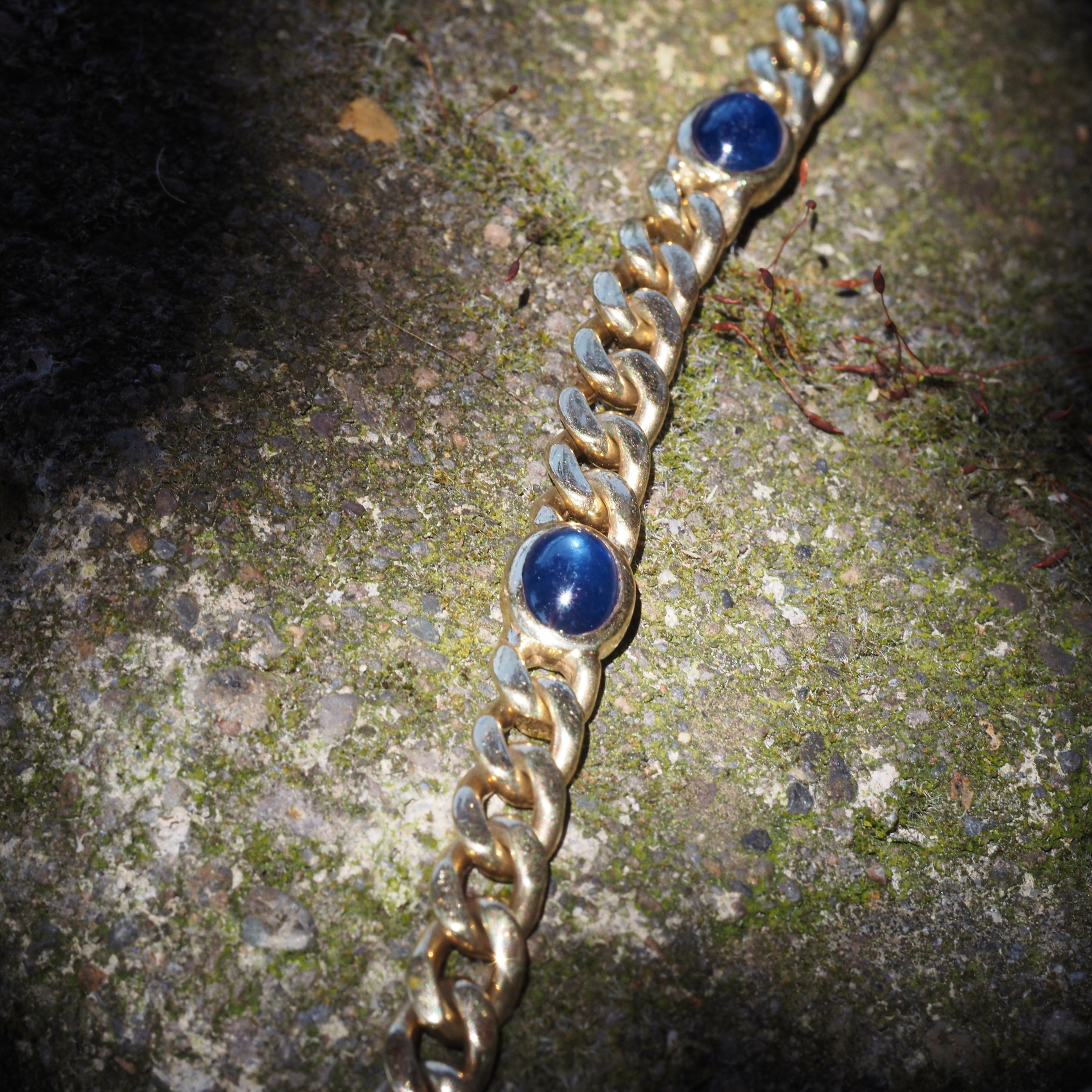 Vintage Italian Natural Blue Sapphire Cabochon 14k Gold Curb Link Station Bracelet