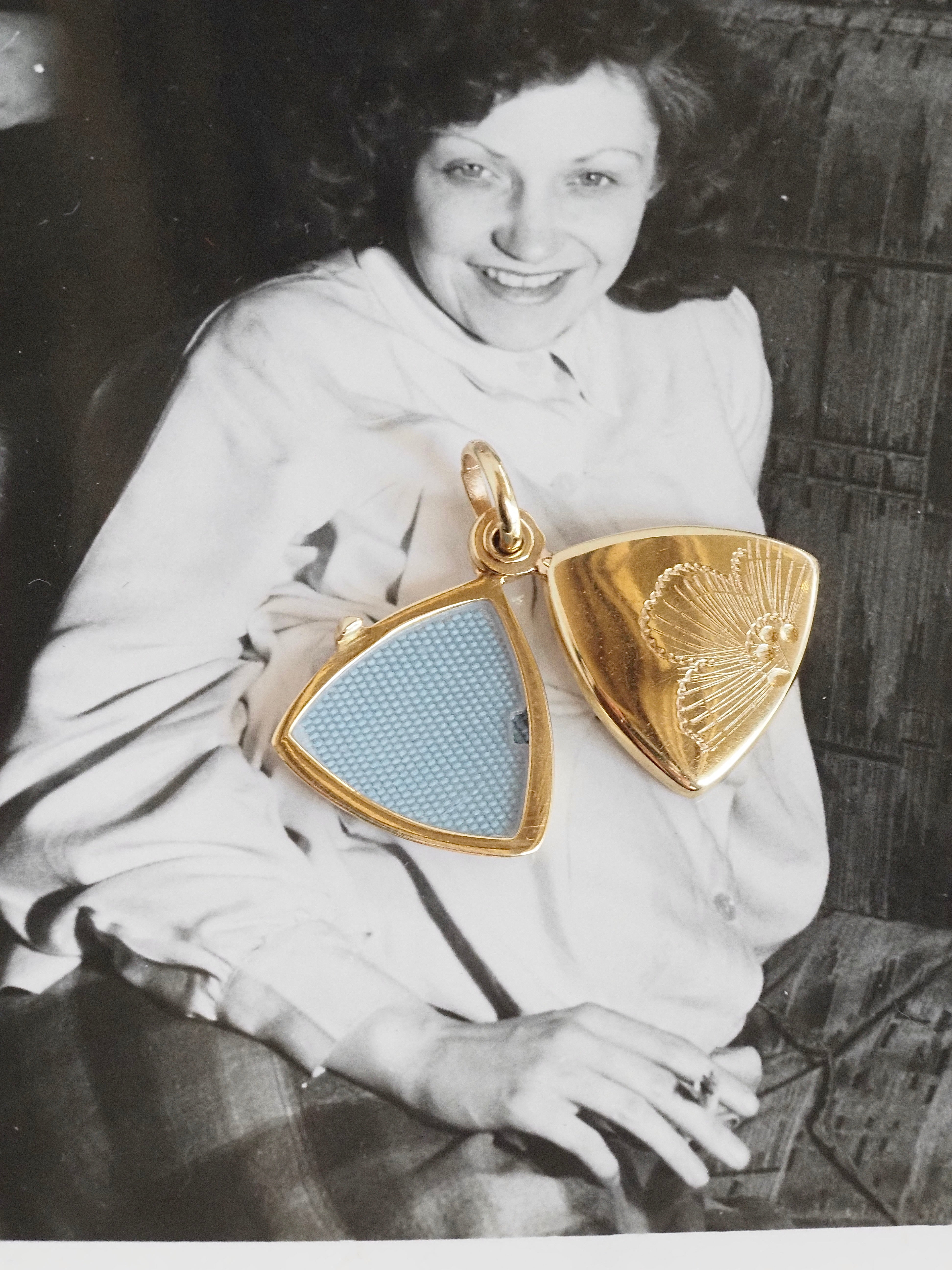 Vintage 14k Gold Floral Slide Locket
