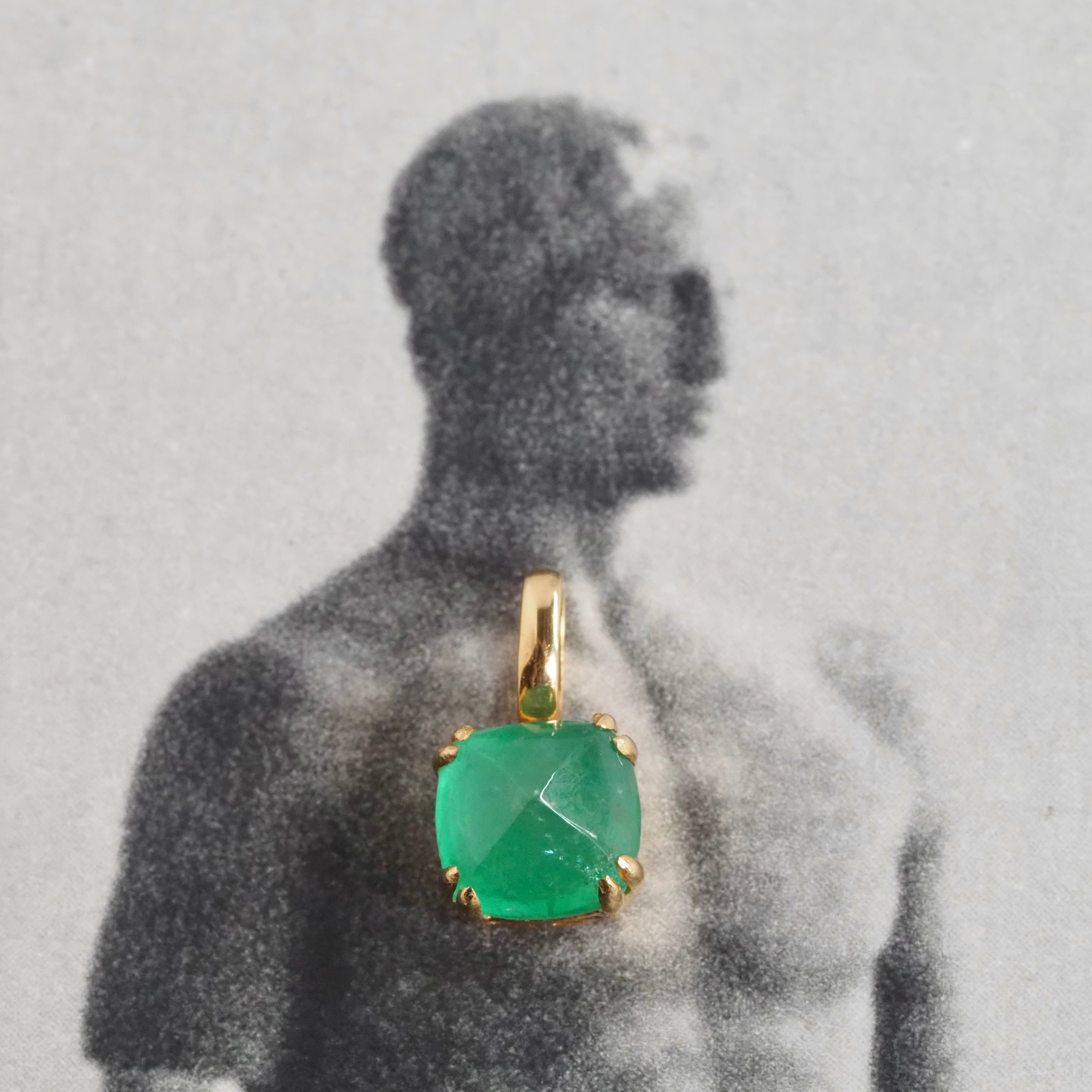 Emerald Sugarloaf 18k Gold Pendant