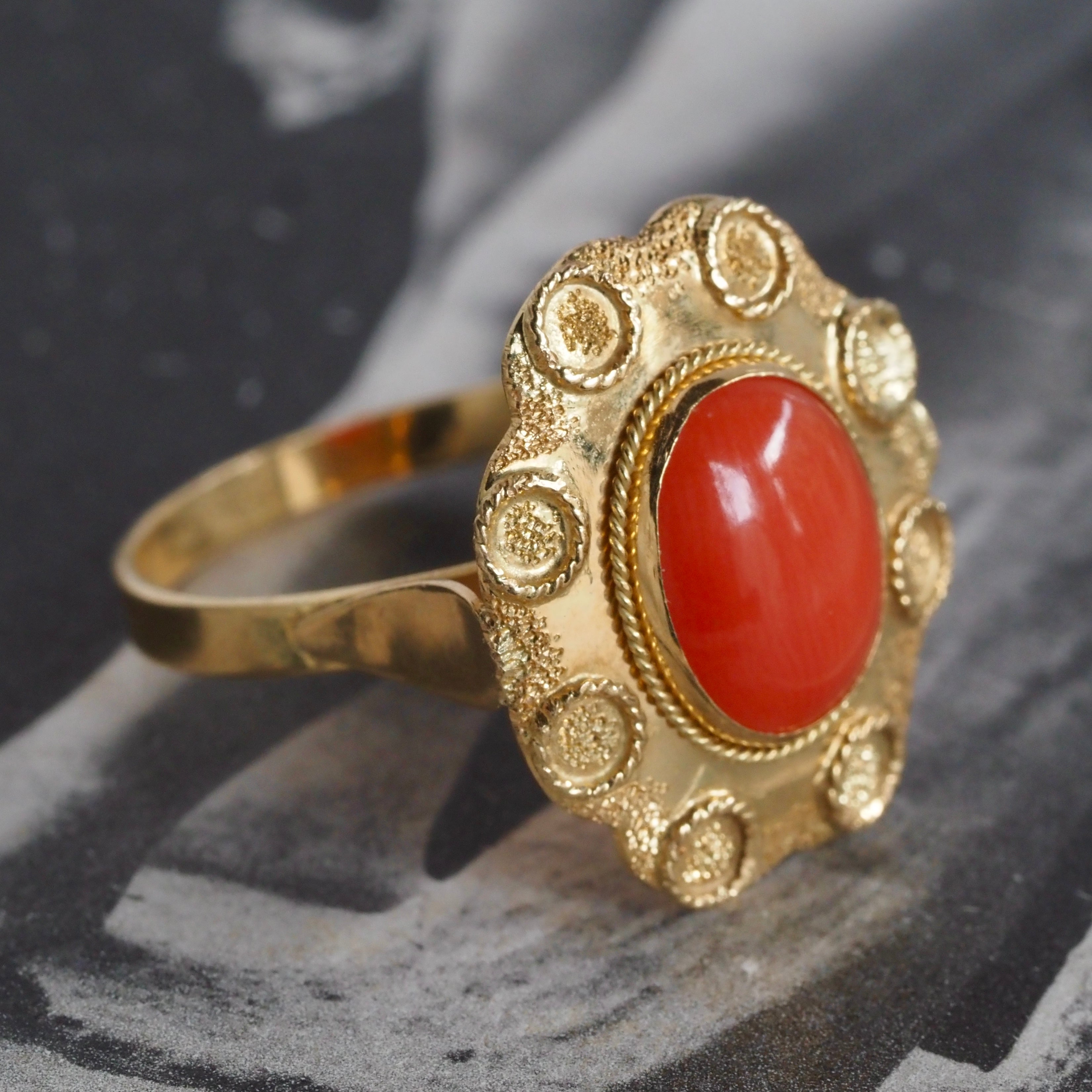 Vintage Italian Coral 18k Gold Ring