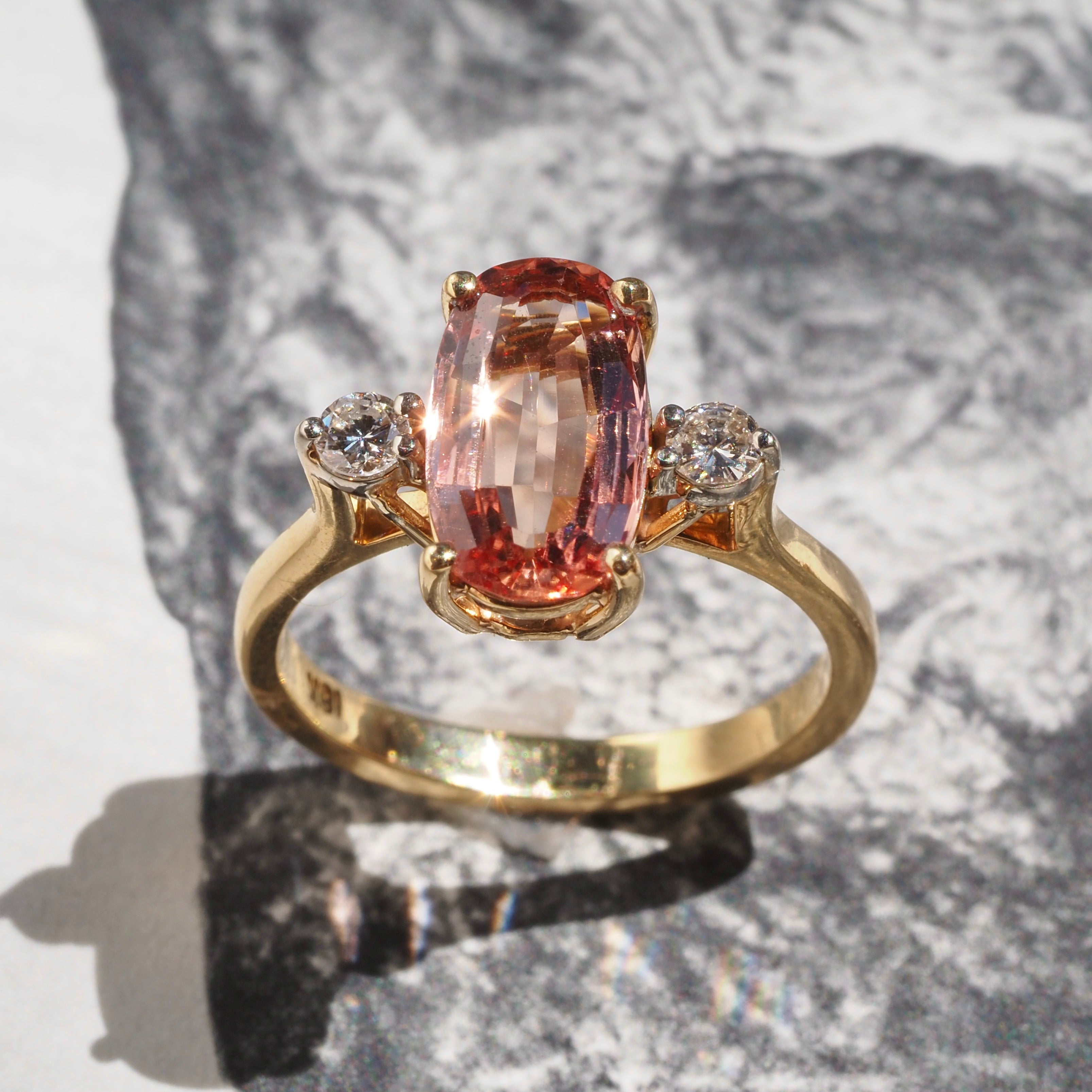 Vintage Imperial Topaz Round Brilliant Cut Diamond 18k Gold Ring