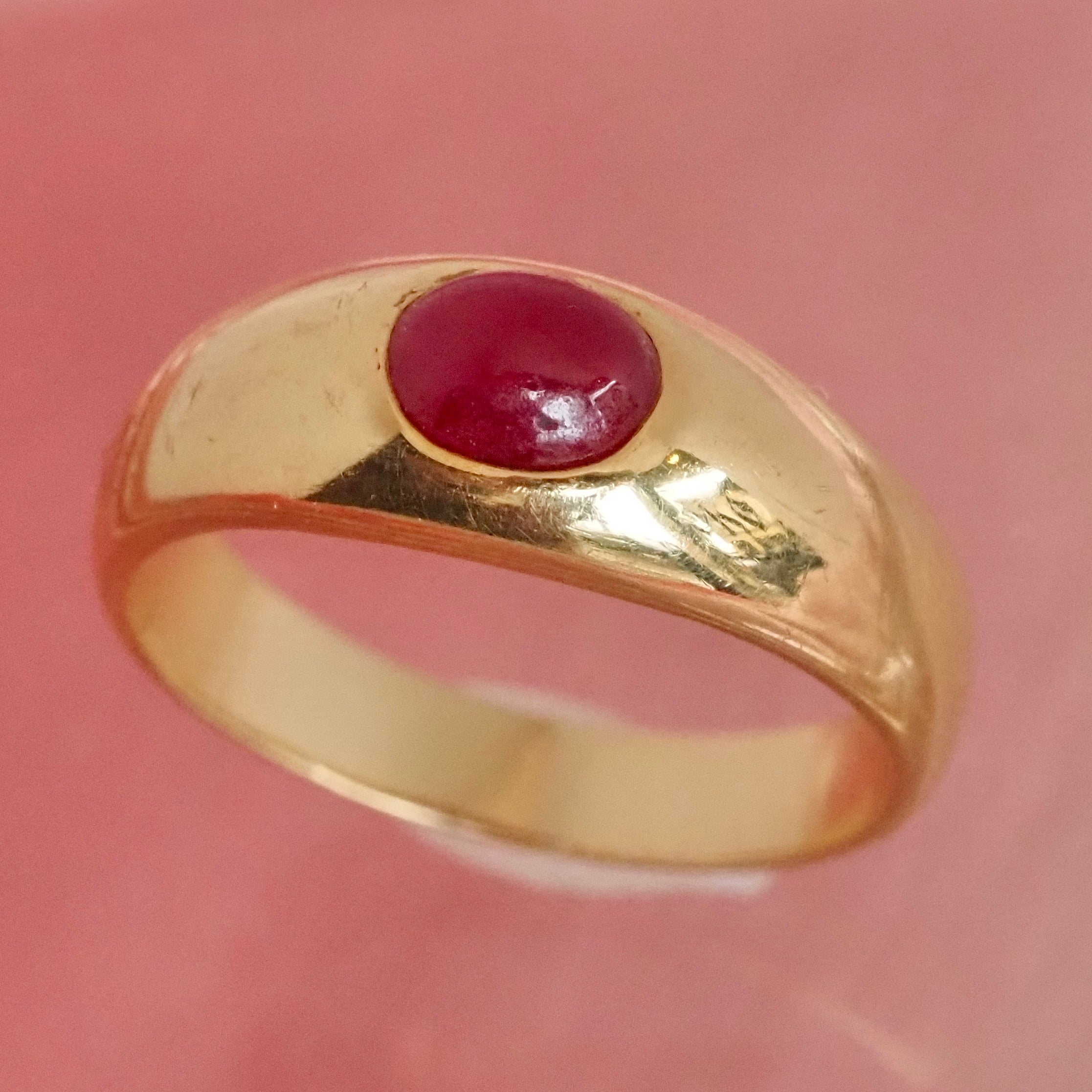 Vintage Ruby Cabochon 18k Gold Dome Ring