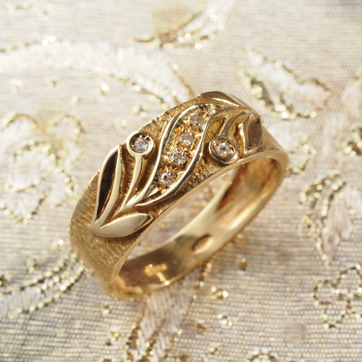 Vintage Italian Diamond 18k Gold Leaves and Flower Band