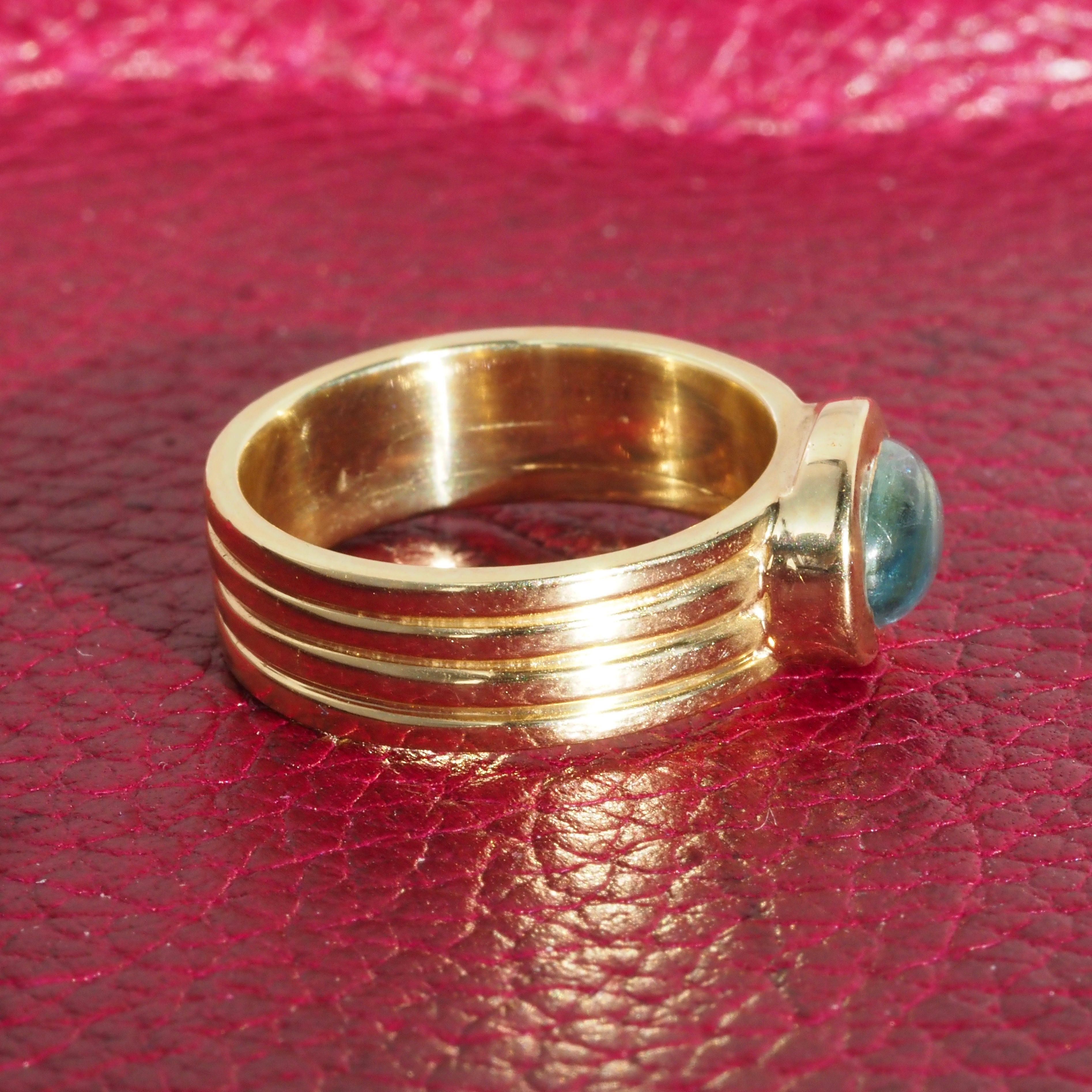 Vintage Aquamarine Cabochon Bezel Set 18k Gold Ring