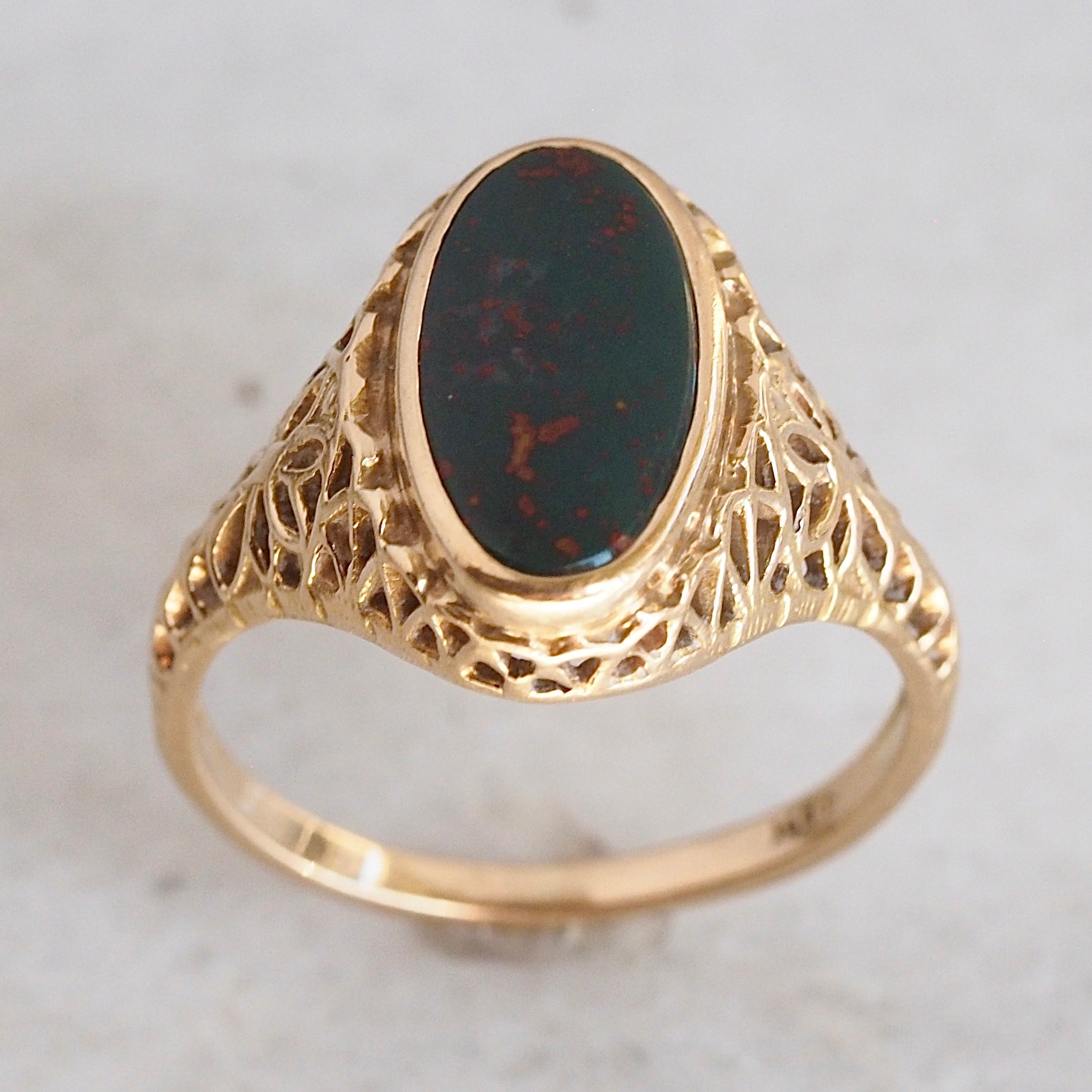 Antique Art Deco 14k Gold Bloodstone Filigree Ring