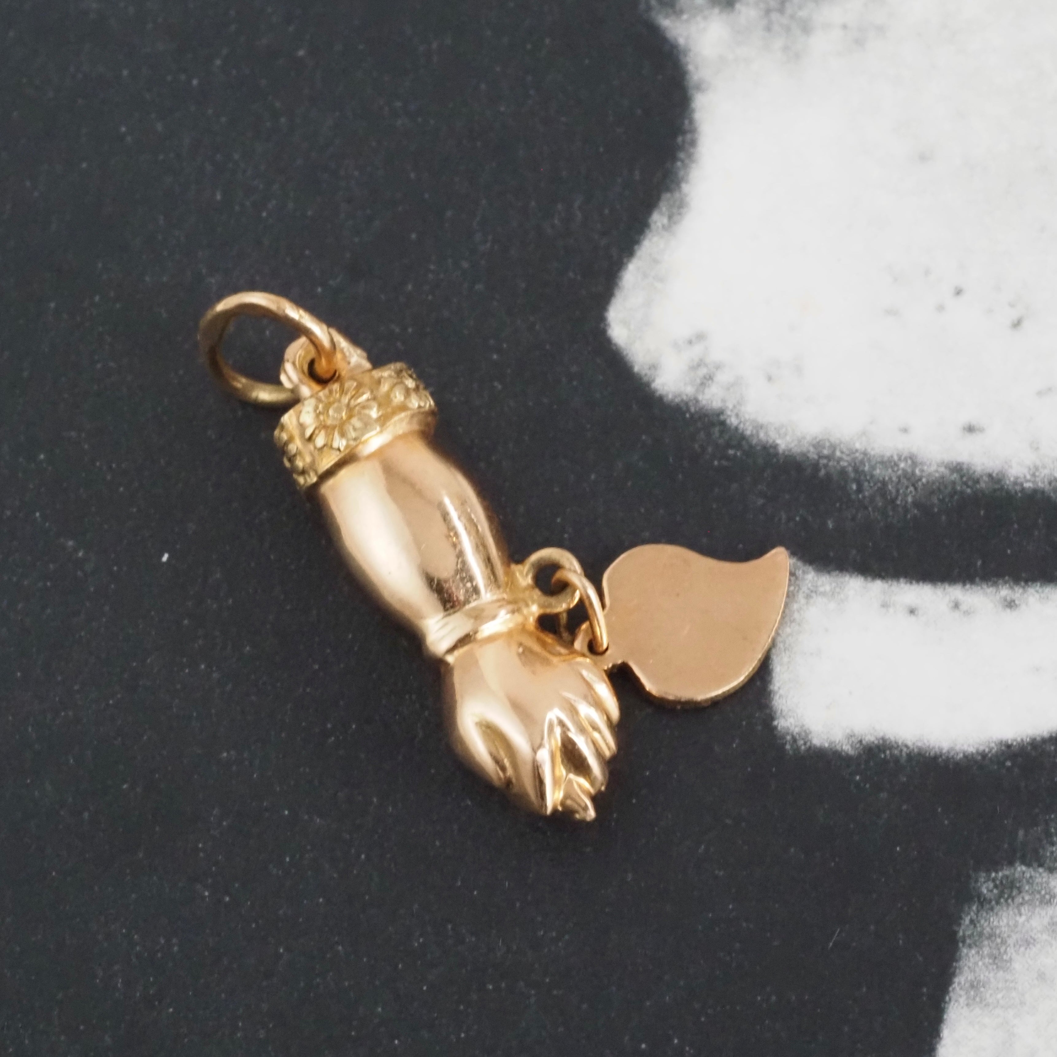Vintage 18k Gold Mano Figa with Heart