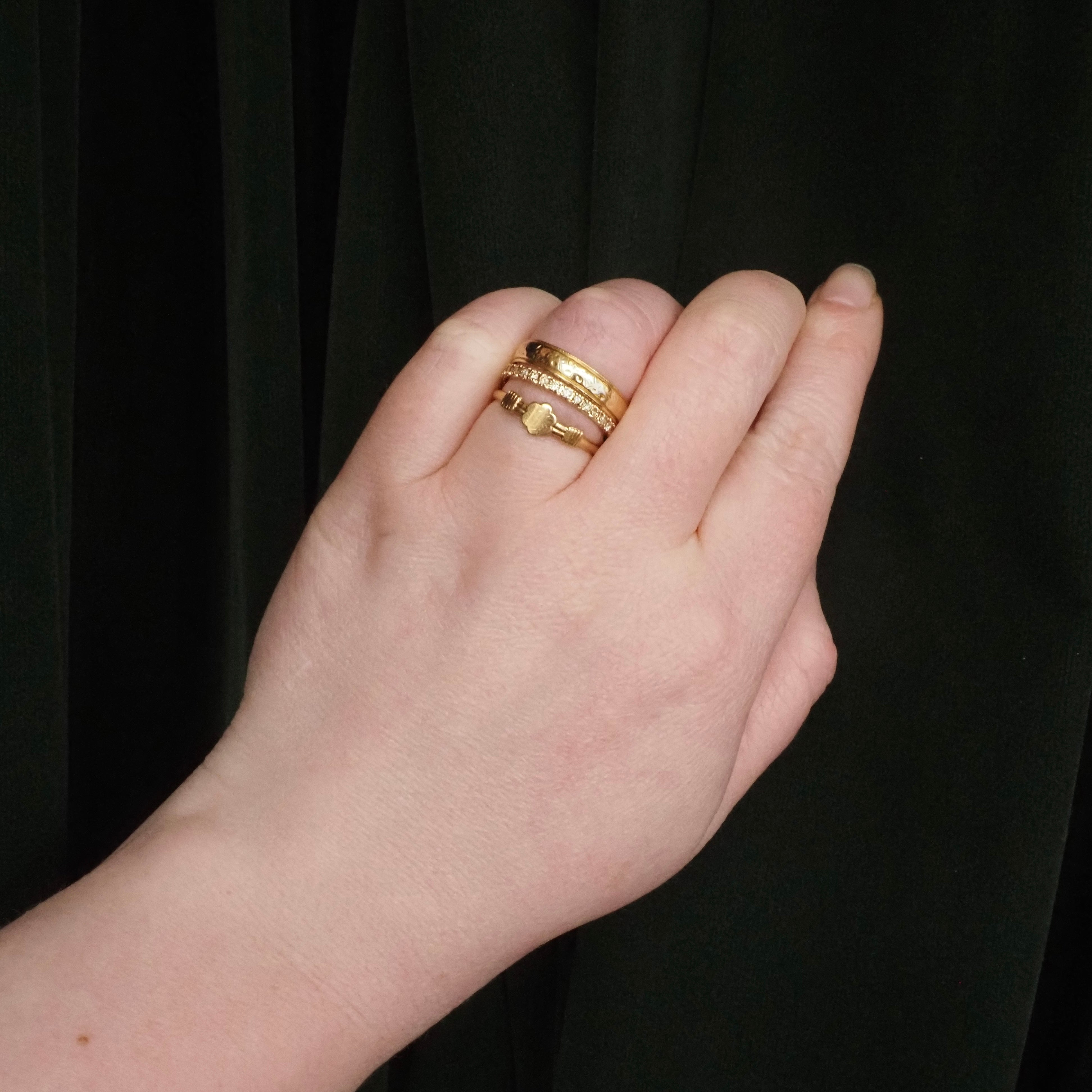 Vintage Italian 18k Gold Buttercup Ring