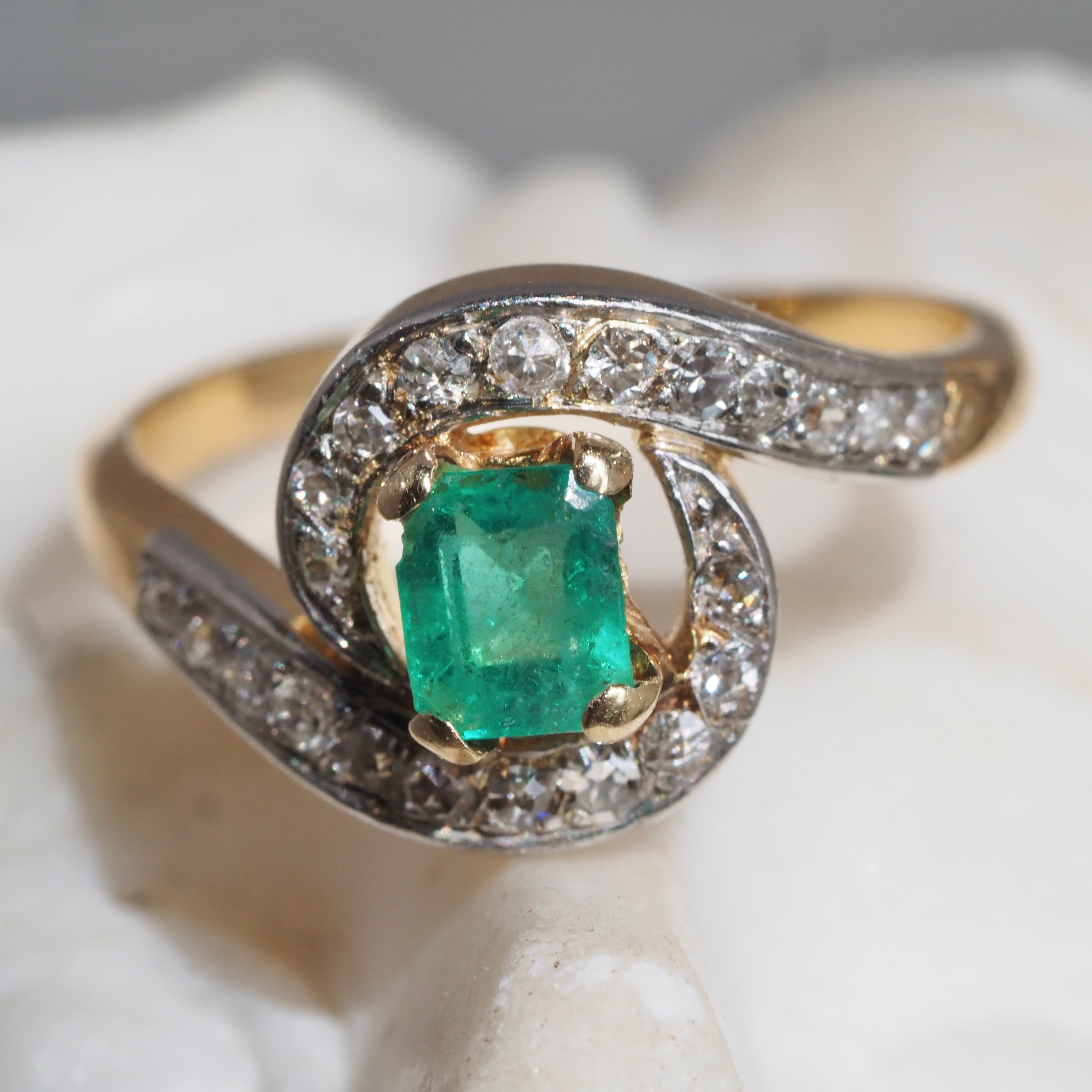 Antique Emerald Diamond Swirl 18k Gold Ring