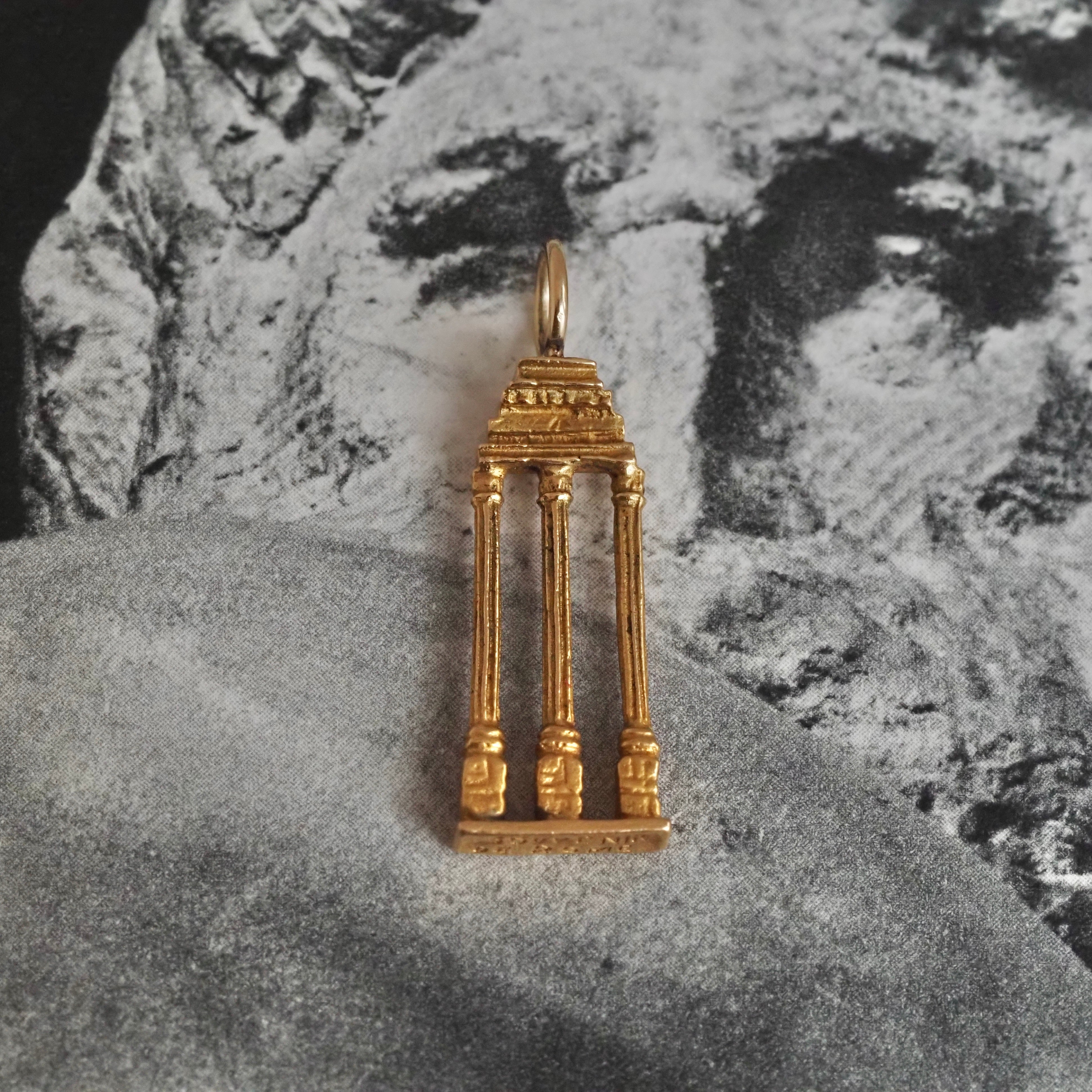 Vintage "Souvenir de Rome" Italian Columns 18k Gold Charm