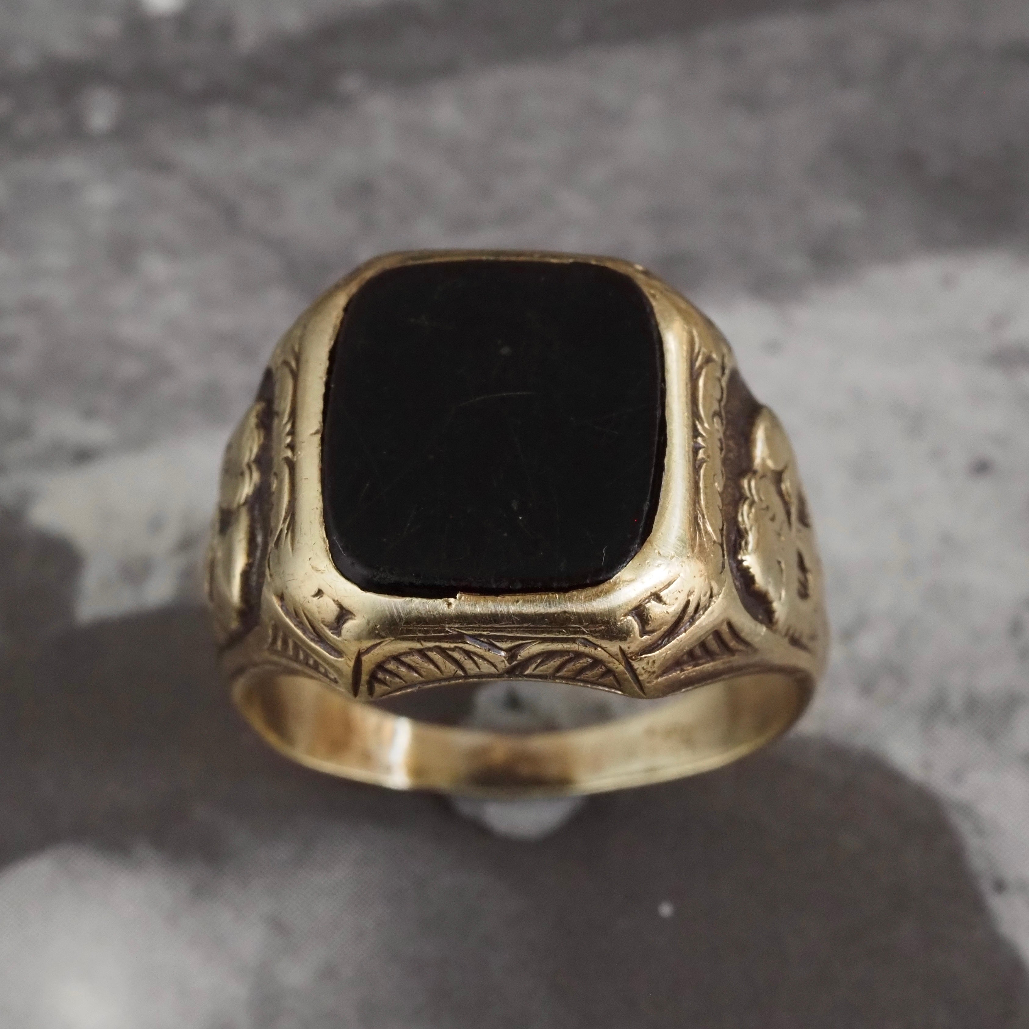 Vintage Onyx 14k Gold Lions and Columns Signet Ring