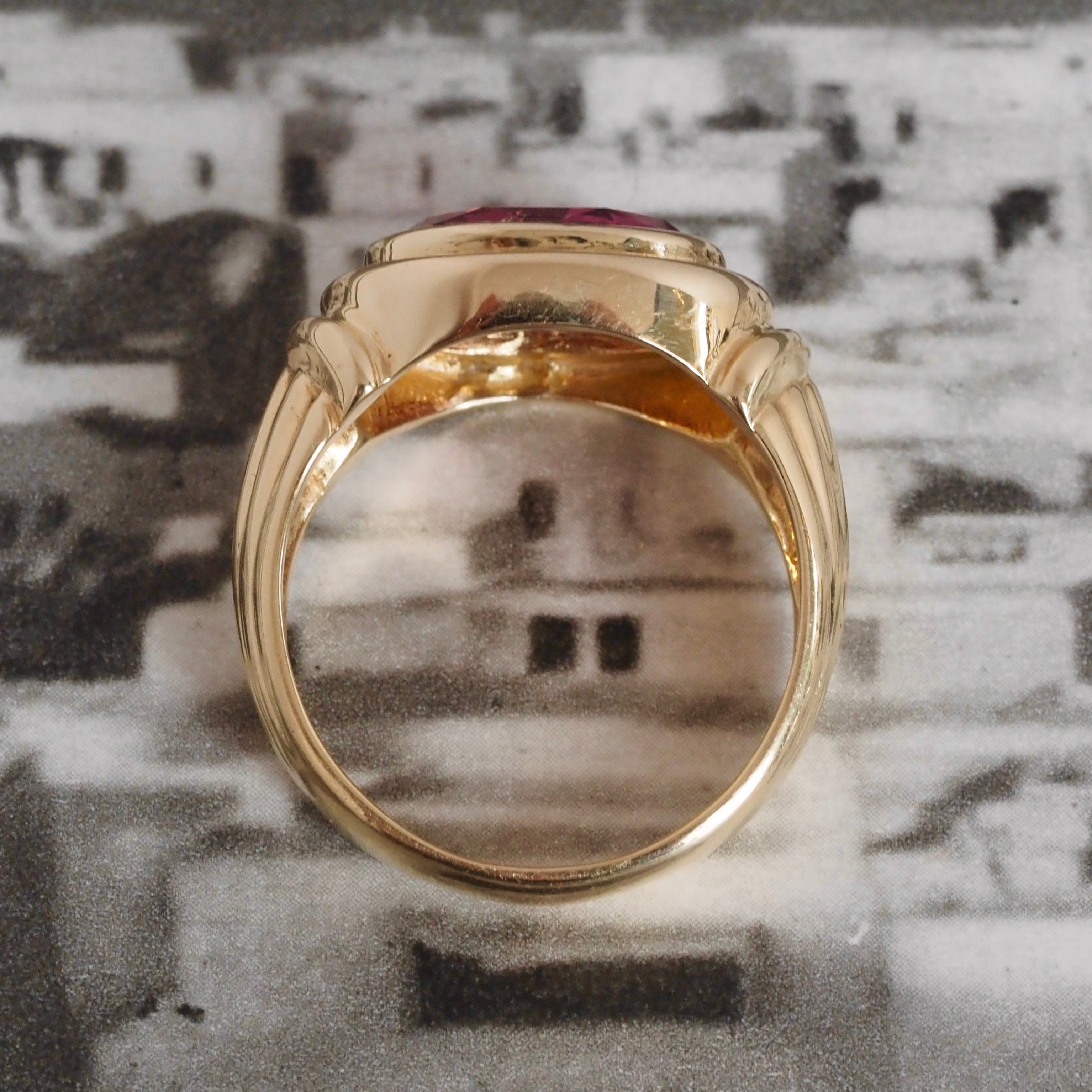 Vintage Neo-Classical Rhodolite Garnet 18k Gold Ring
