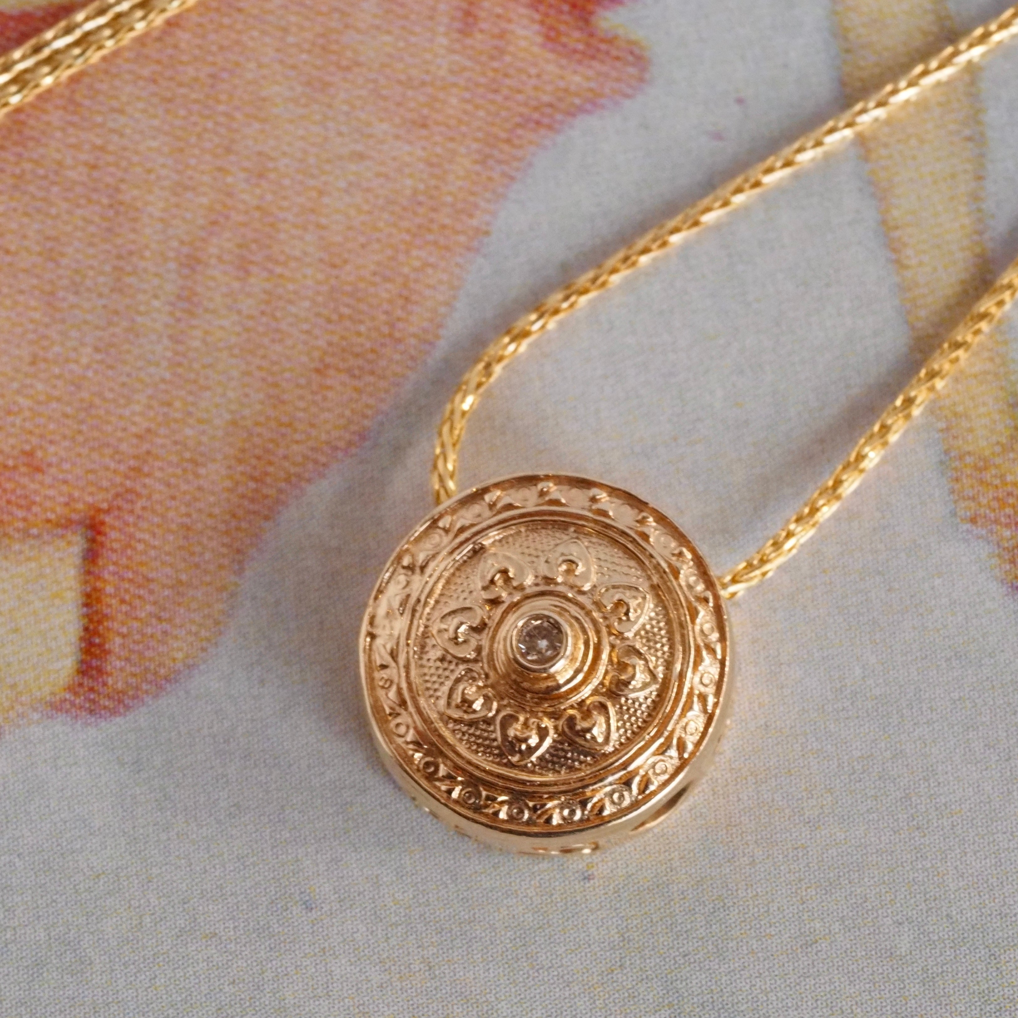 Vintage 14k Gold Diamond Circular Pendant Necklace