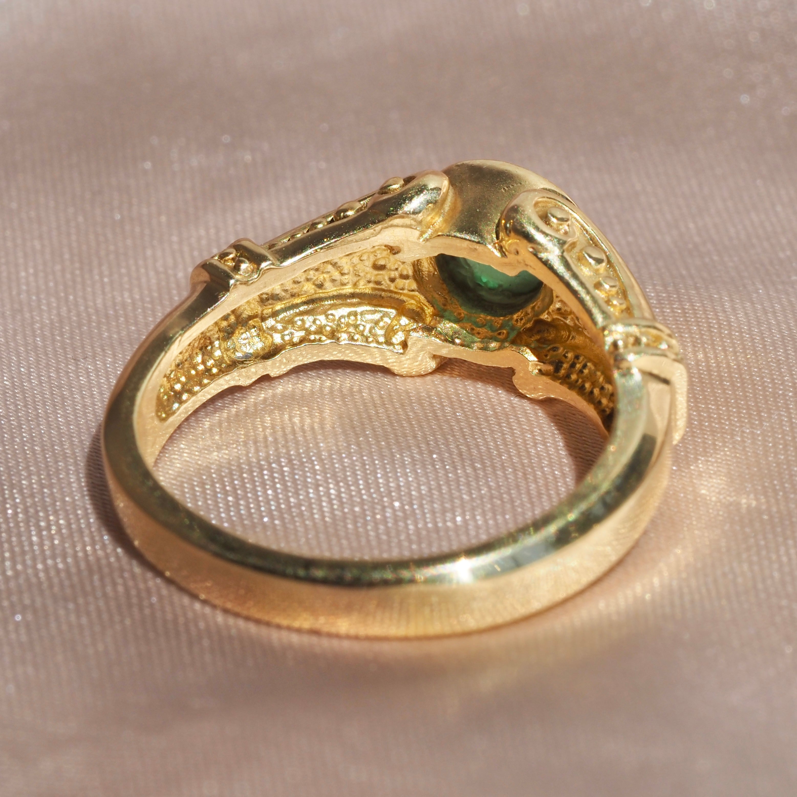 Vintage Etruscan Revival 18k Gold Cabochon Emerald Ring