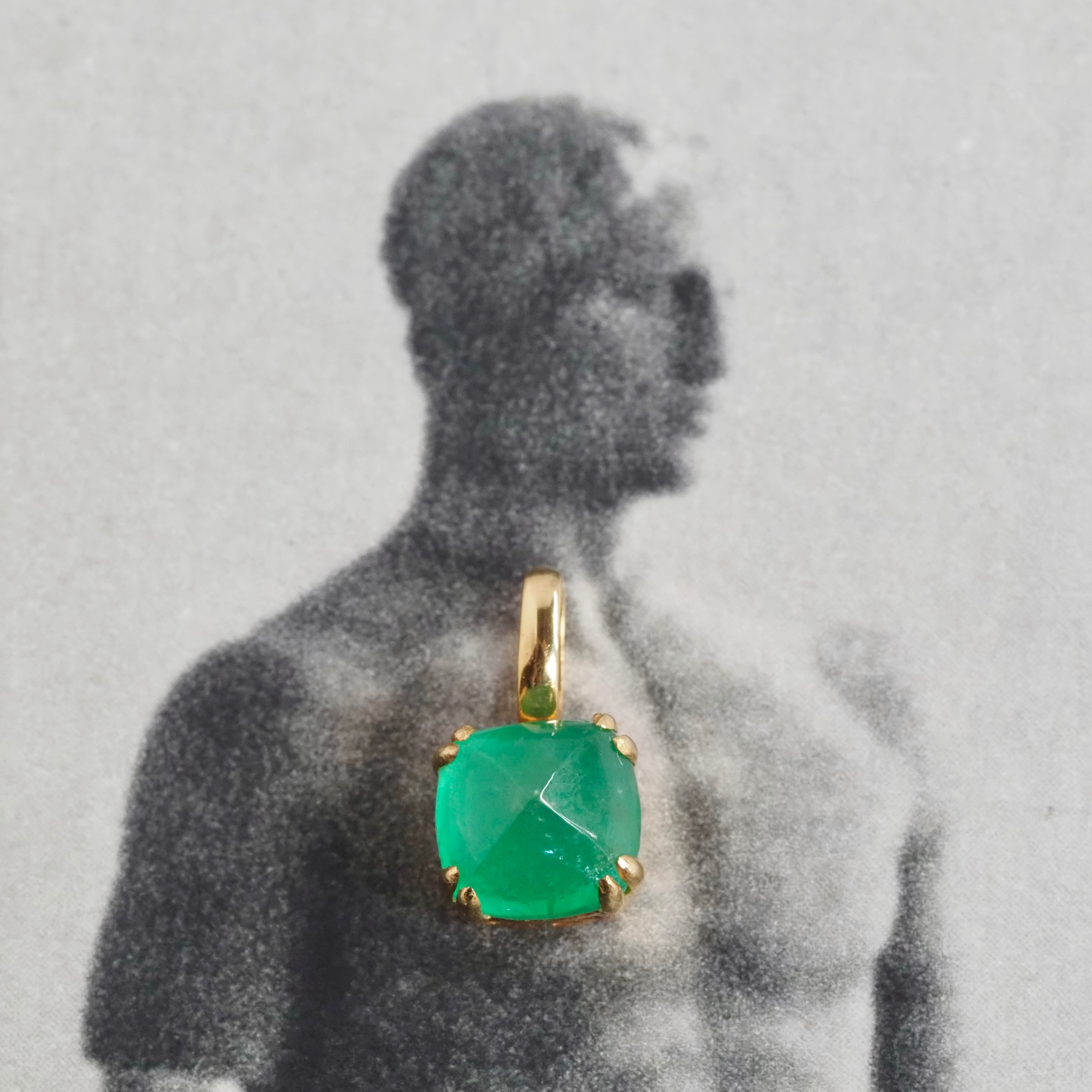 Emerald Sugarloaf 18k Gold Pendant