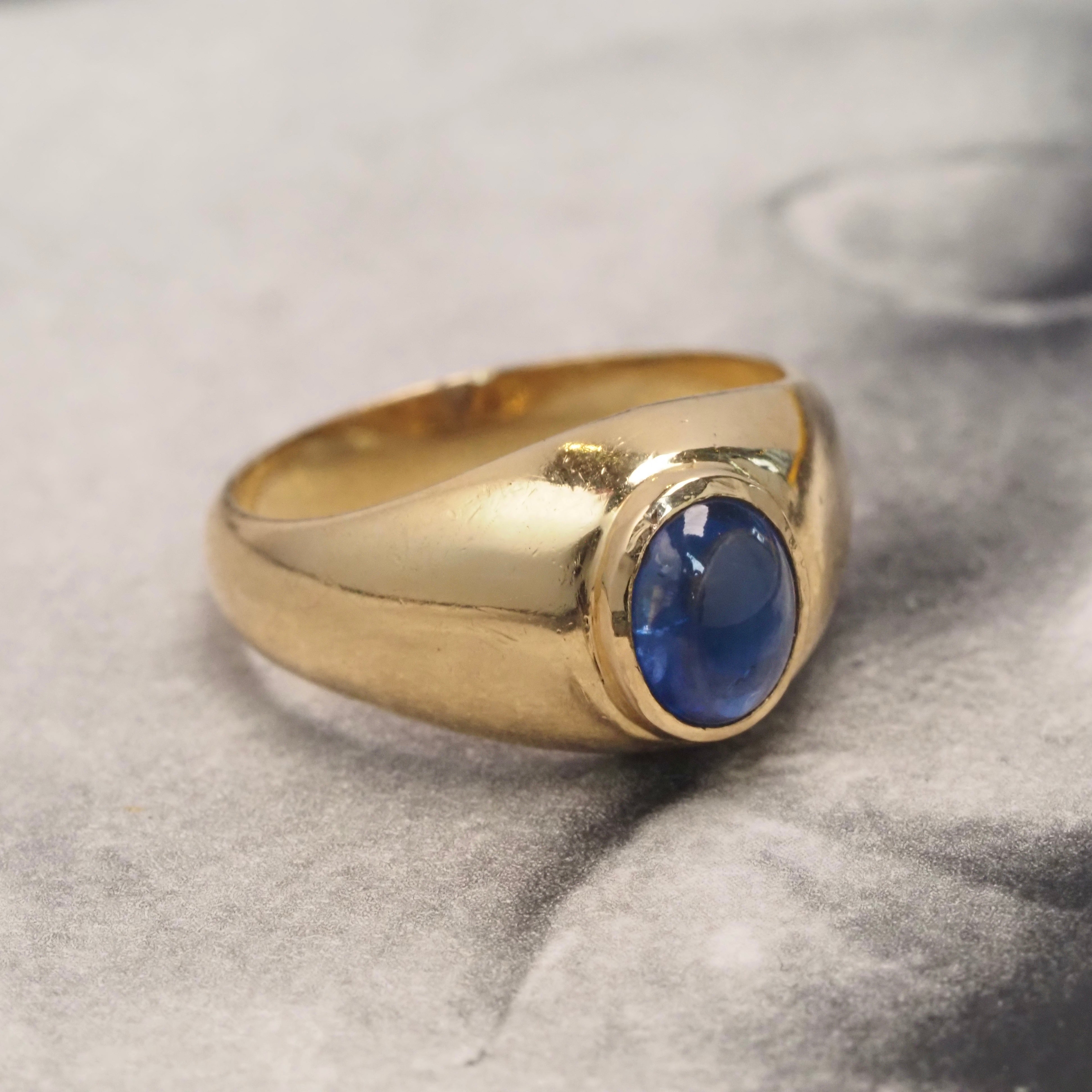 Vintage Natural Sapphire 18k Gold Dome Ring
