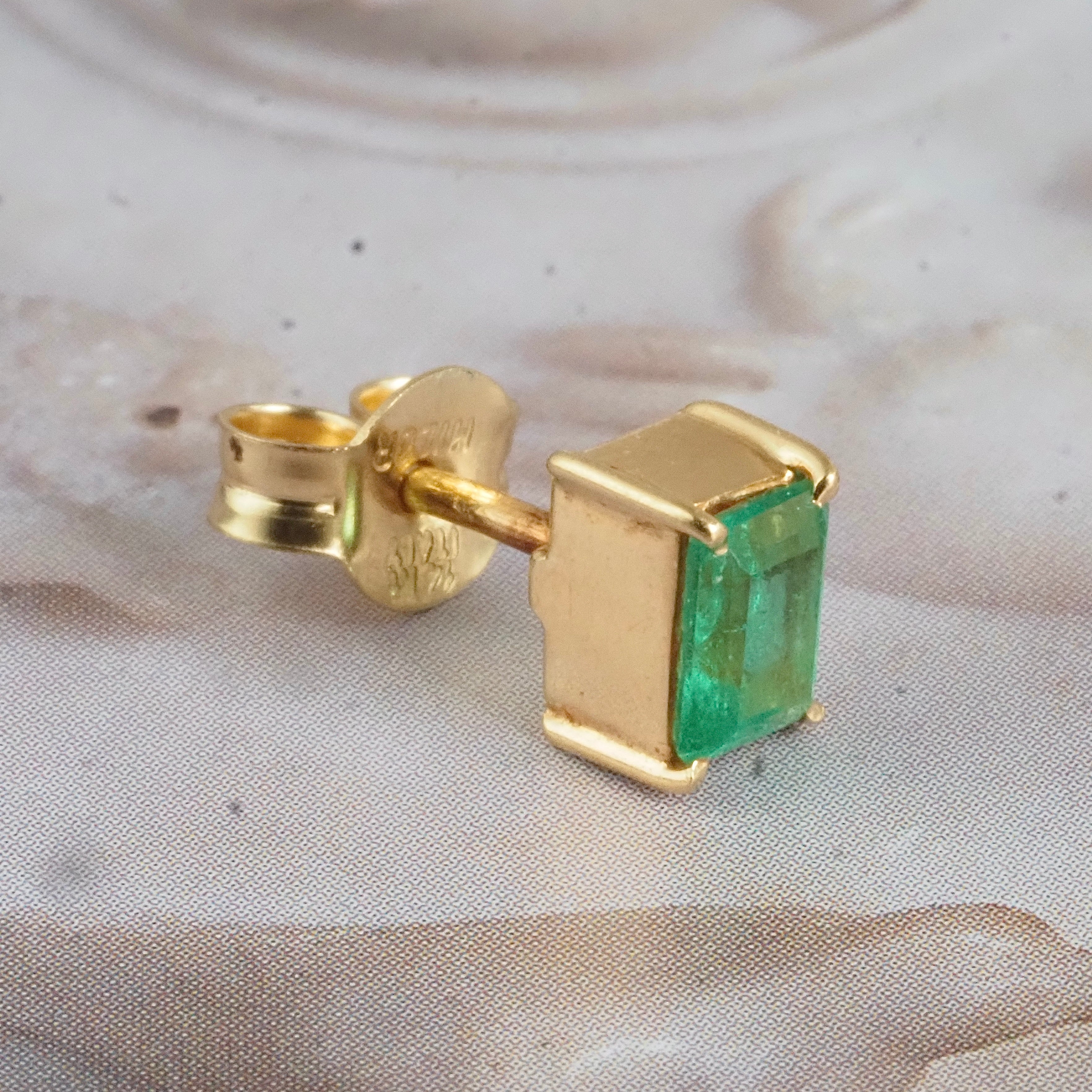 Vintage 18k Gold Emerald Cut Emerald Stud Earrings