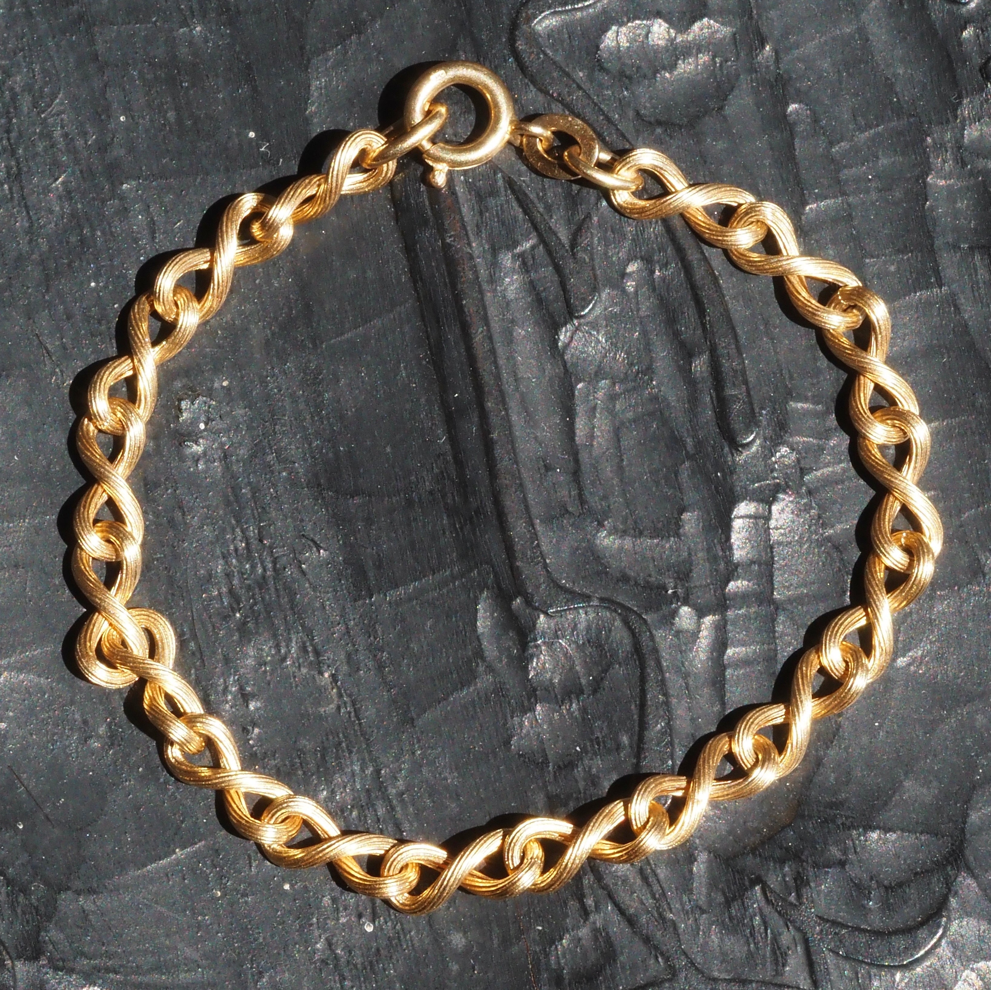Vintage Italian 18k Gold Fluted Infinity Chain Bracelet