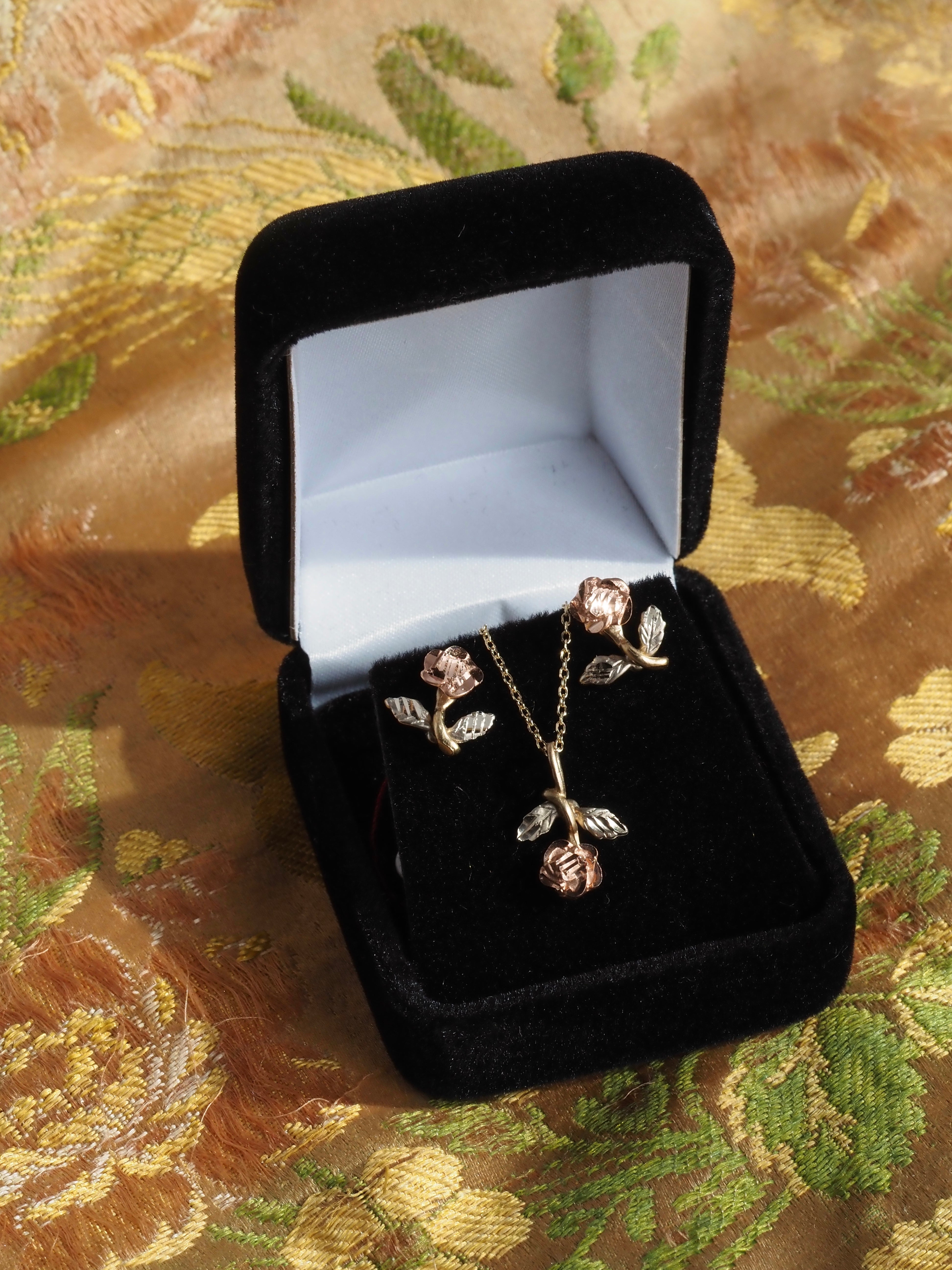 Vintage 14k Rose Gold & Green Gold Rose Studs