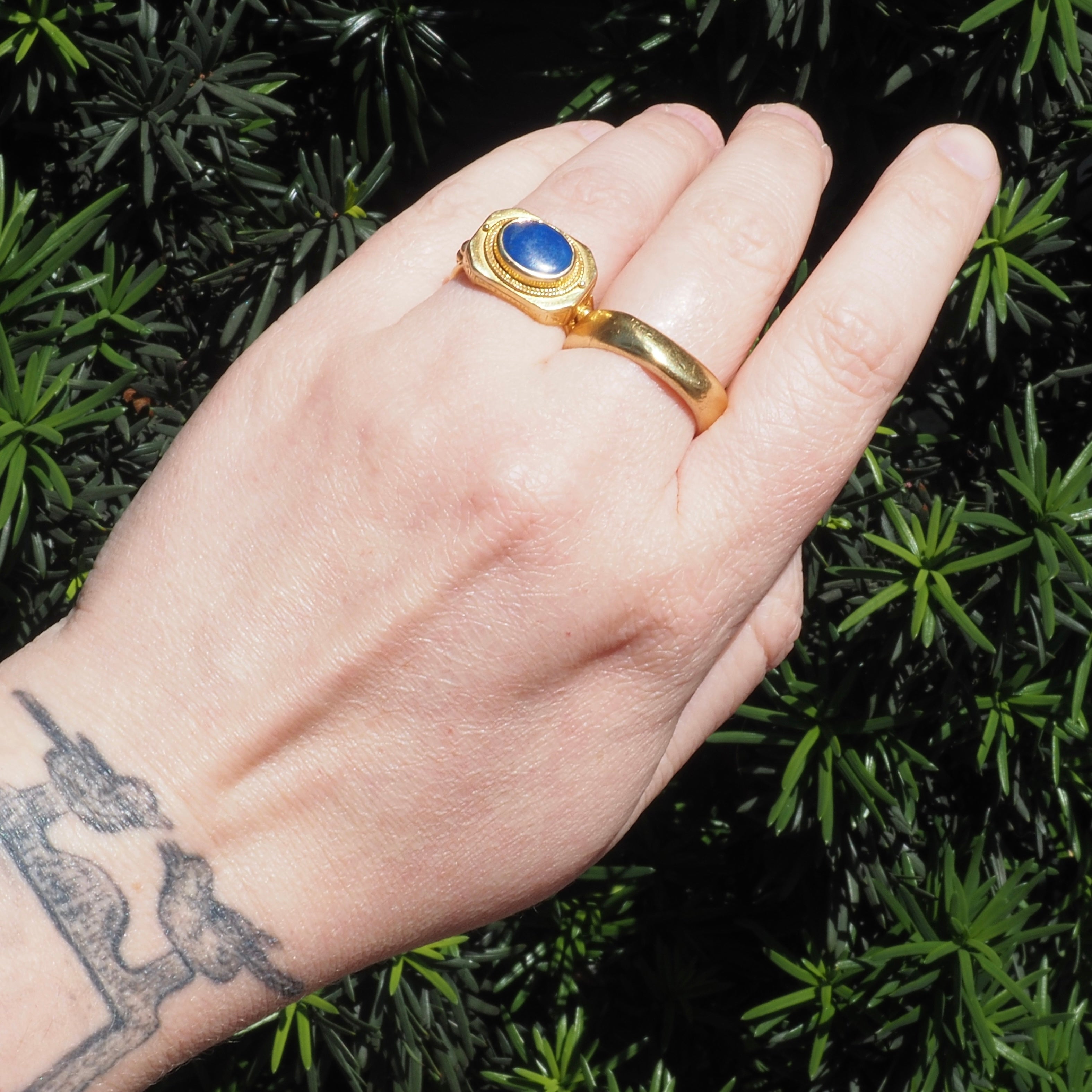 Vintage Greek Lapis 18K Gold Ring