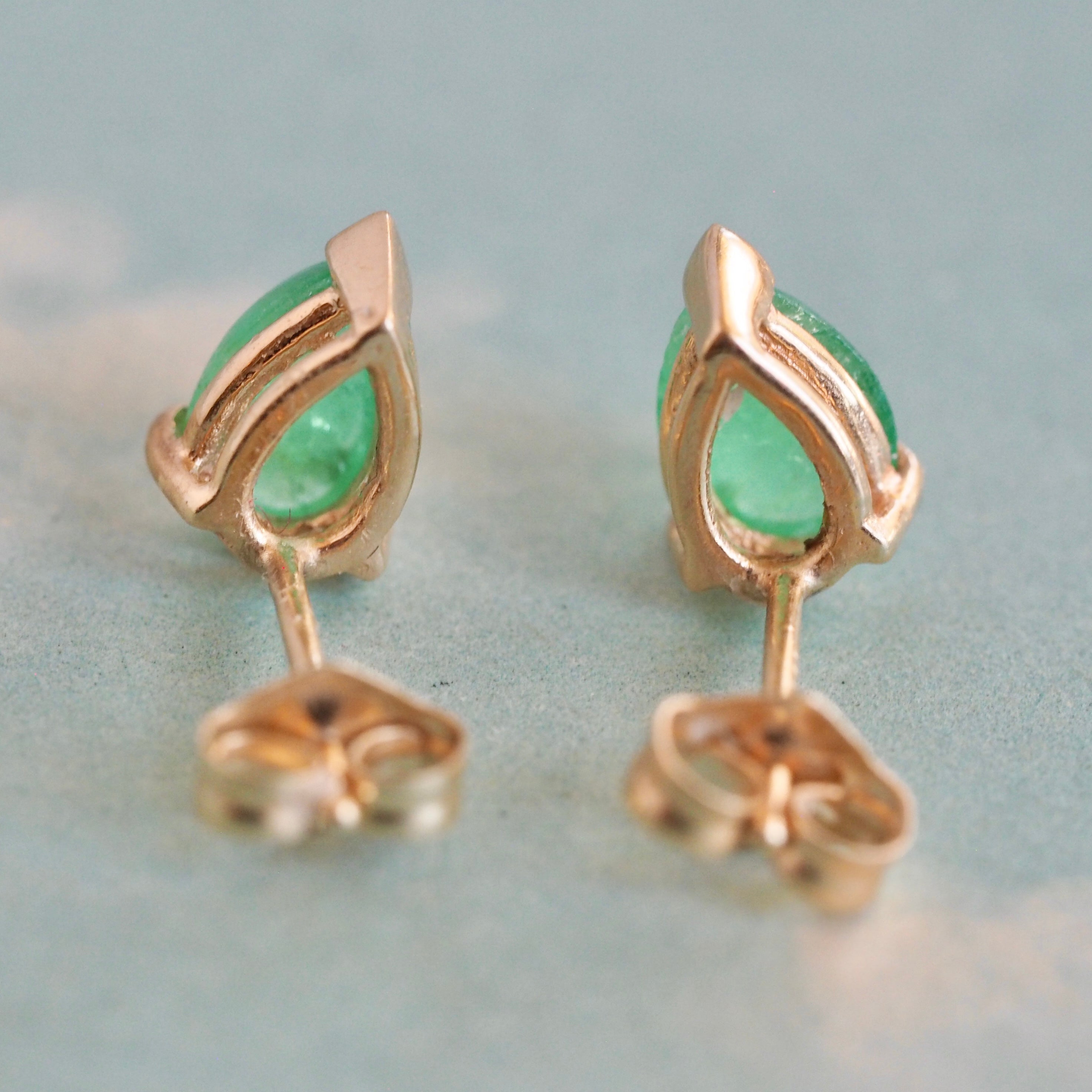 Vintage 14k Gold Emerald Pear Cabochon Stud Earrings