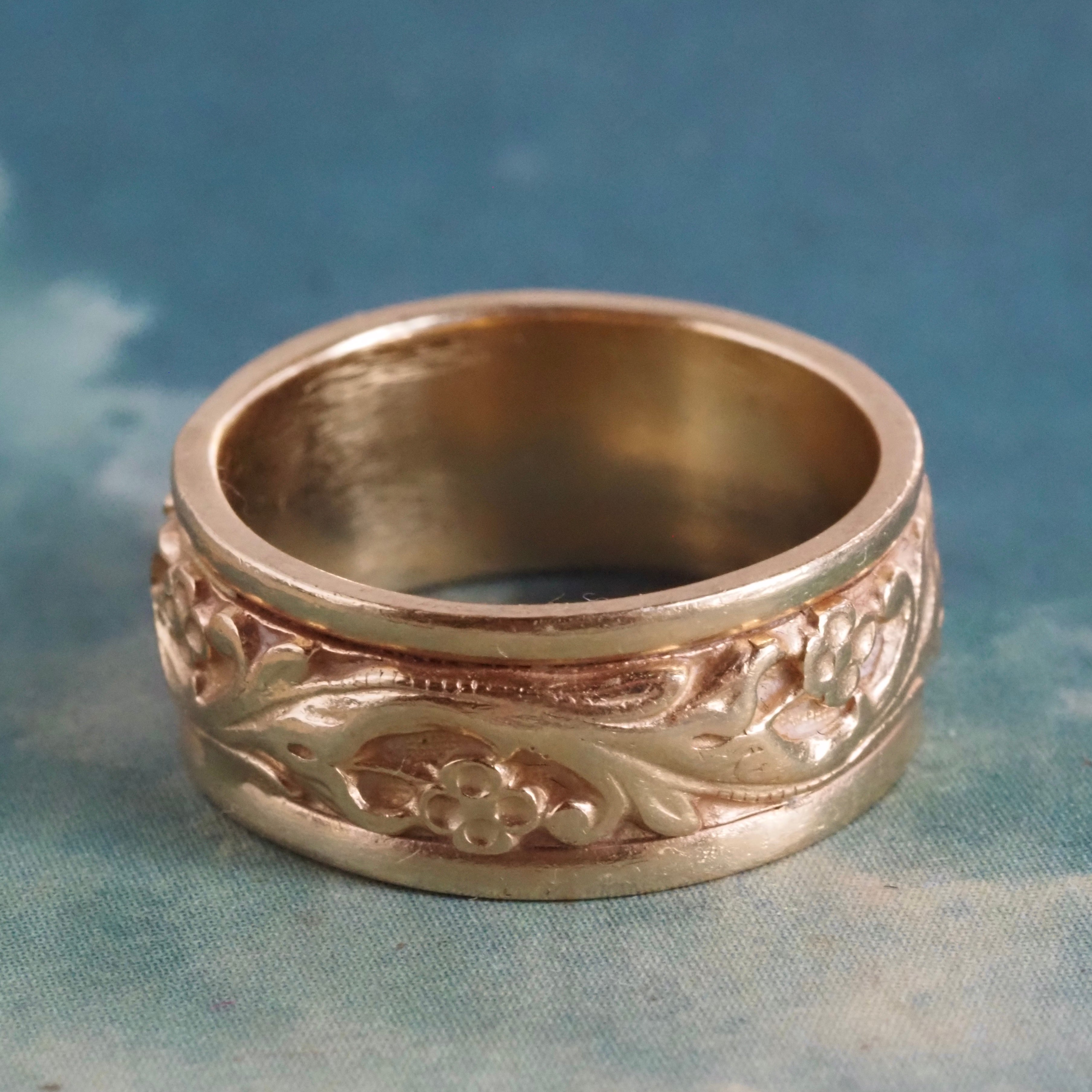 Vintage Wide Floral Art Carved 14k Gold Band