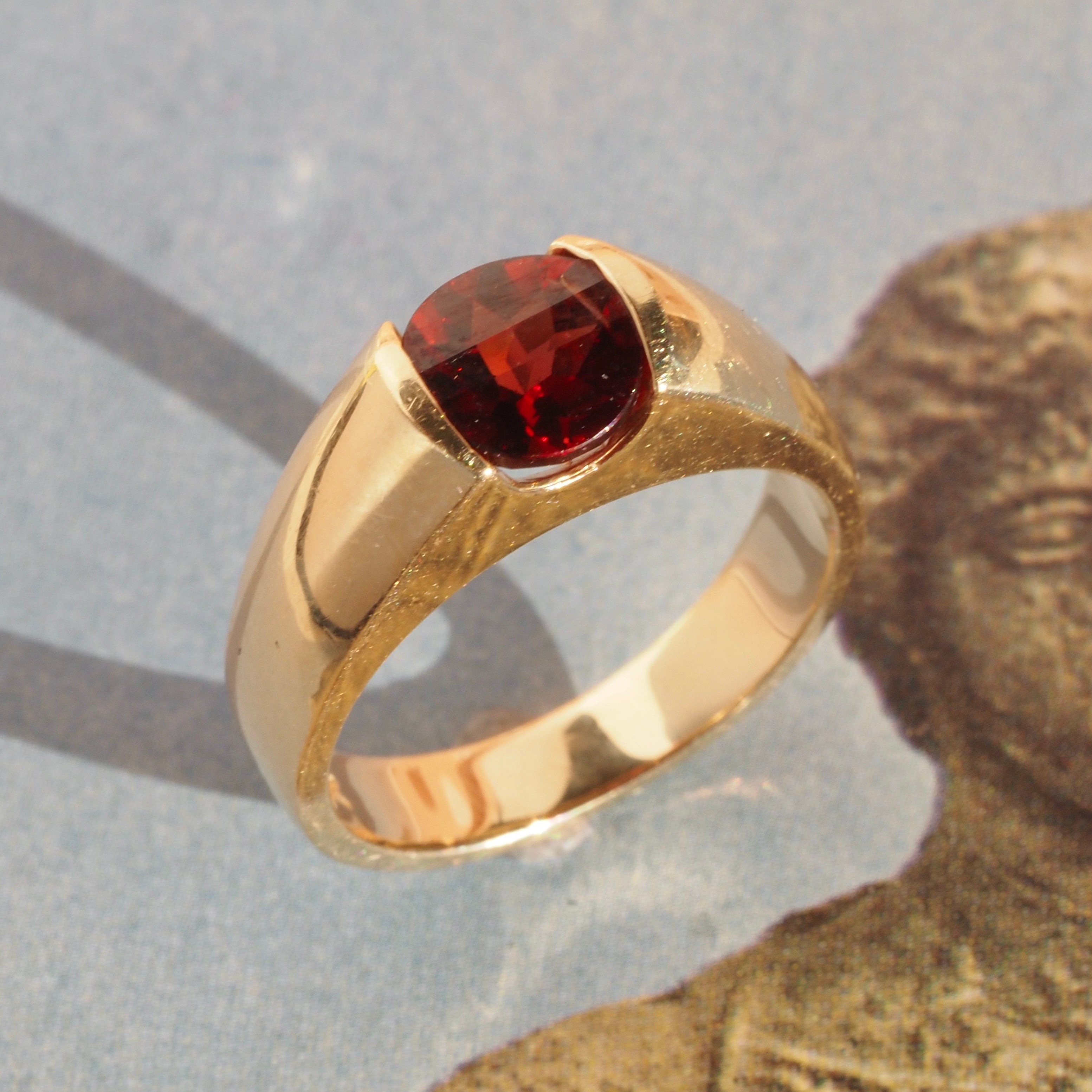 Vintage Buff Cut Garnet 14k Gold Ring