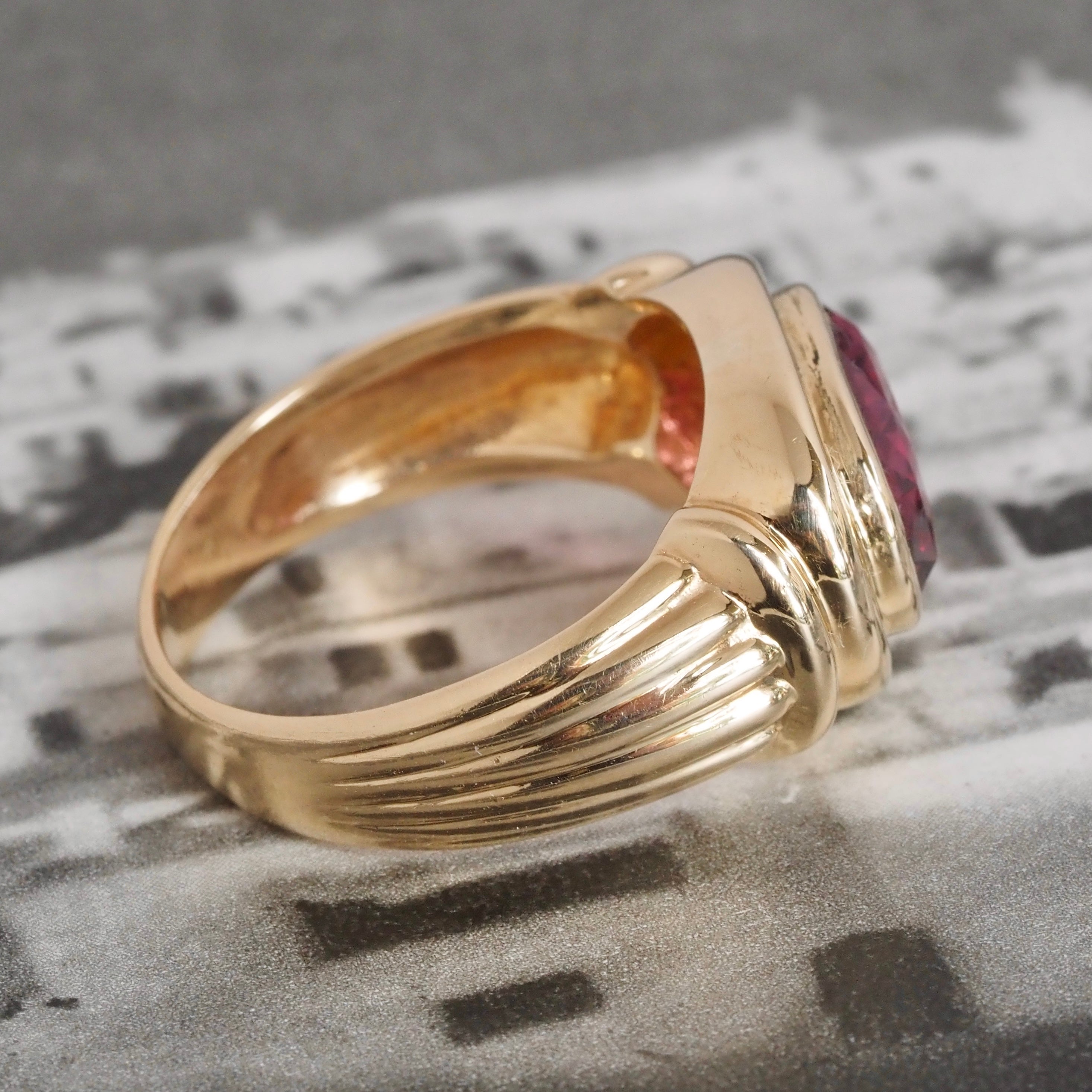 Vintage Neo-Classical Rhodolite Garnet 18k Gold Ring