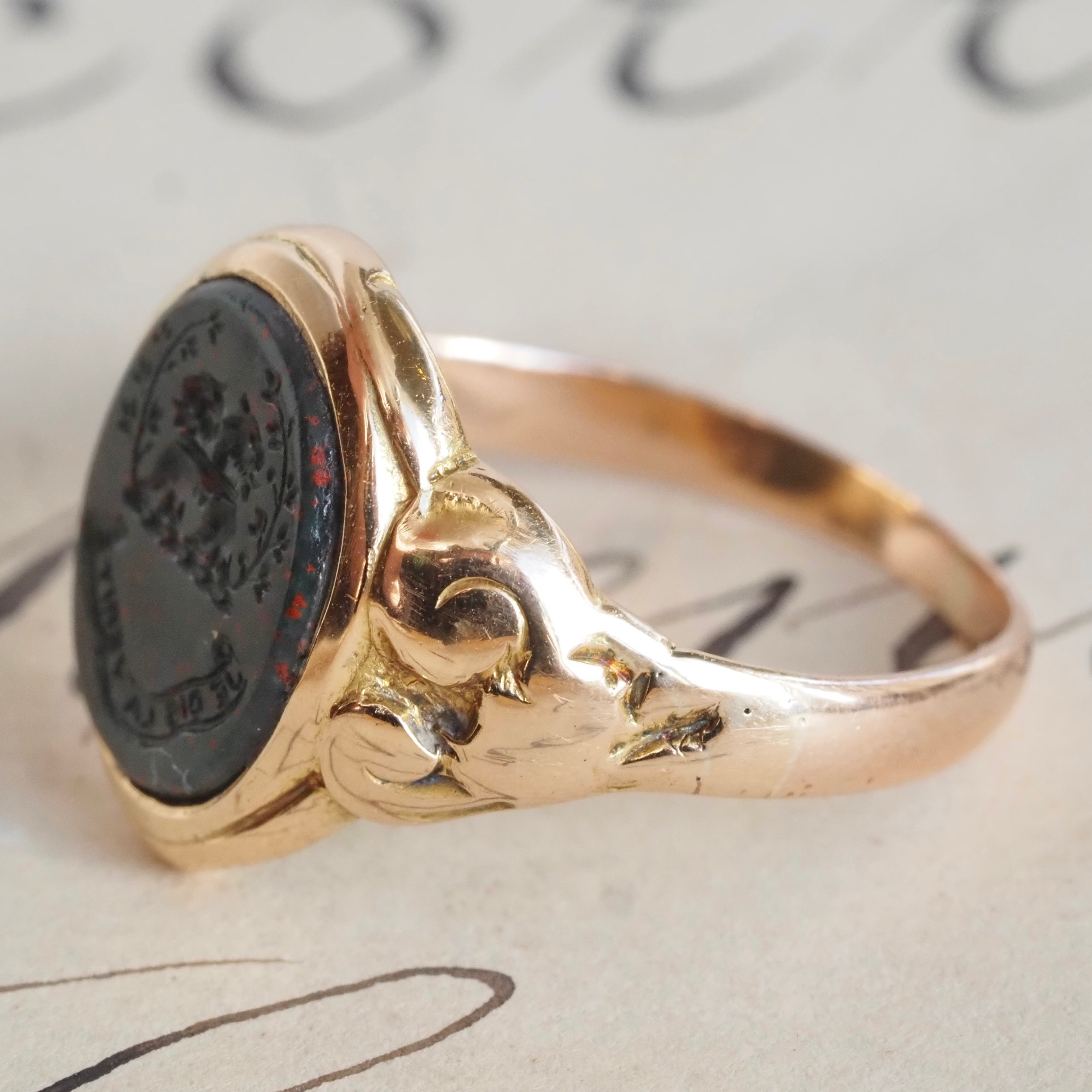 Antique Victorian Dis La Verite "Tell the Truth" Intaglio Bloodstone 9k Gold Signet Ring