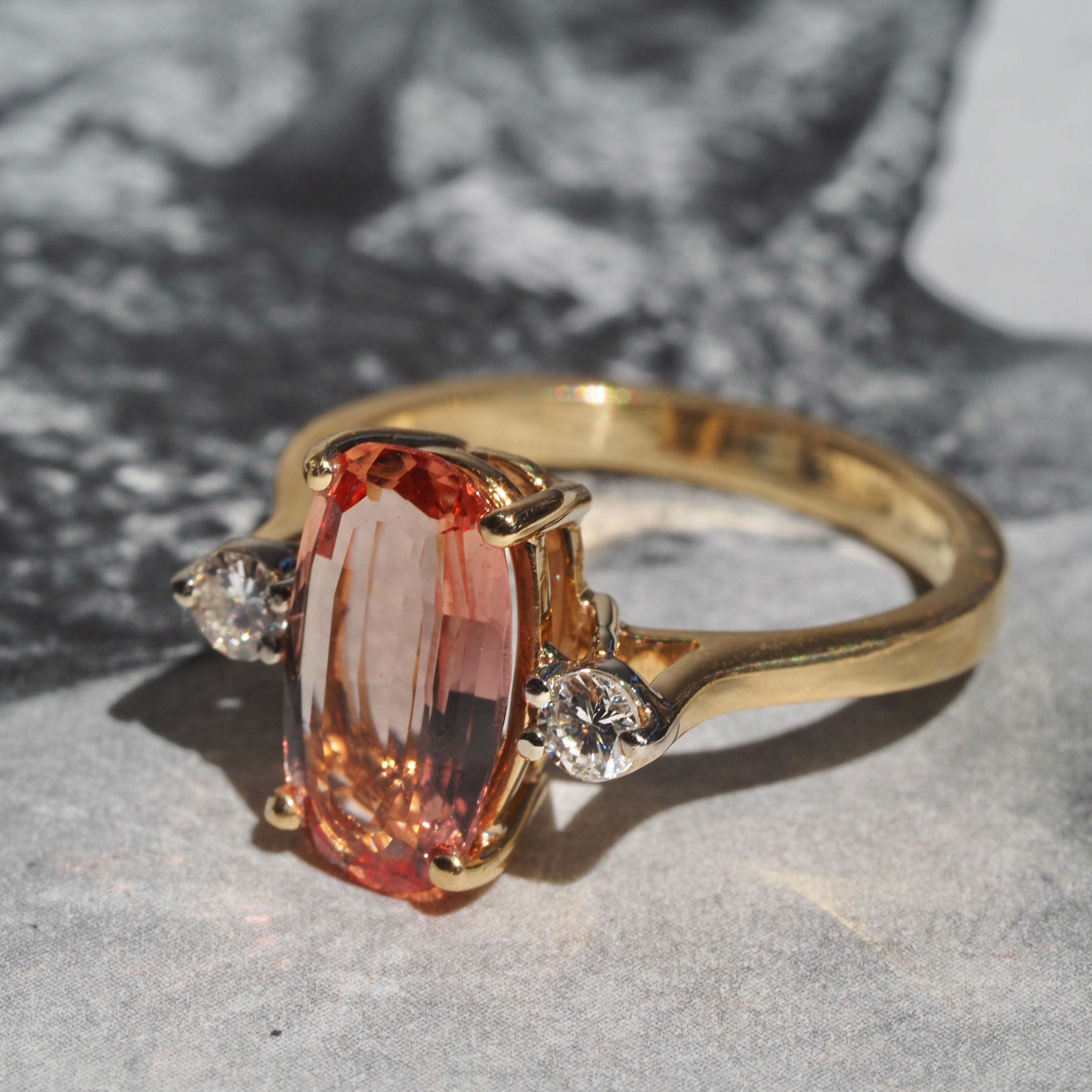 Vintage Imperial Topaz Round Brilliant Cut Diamond 18k Gold Ring