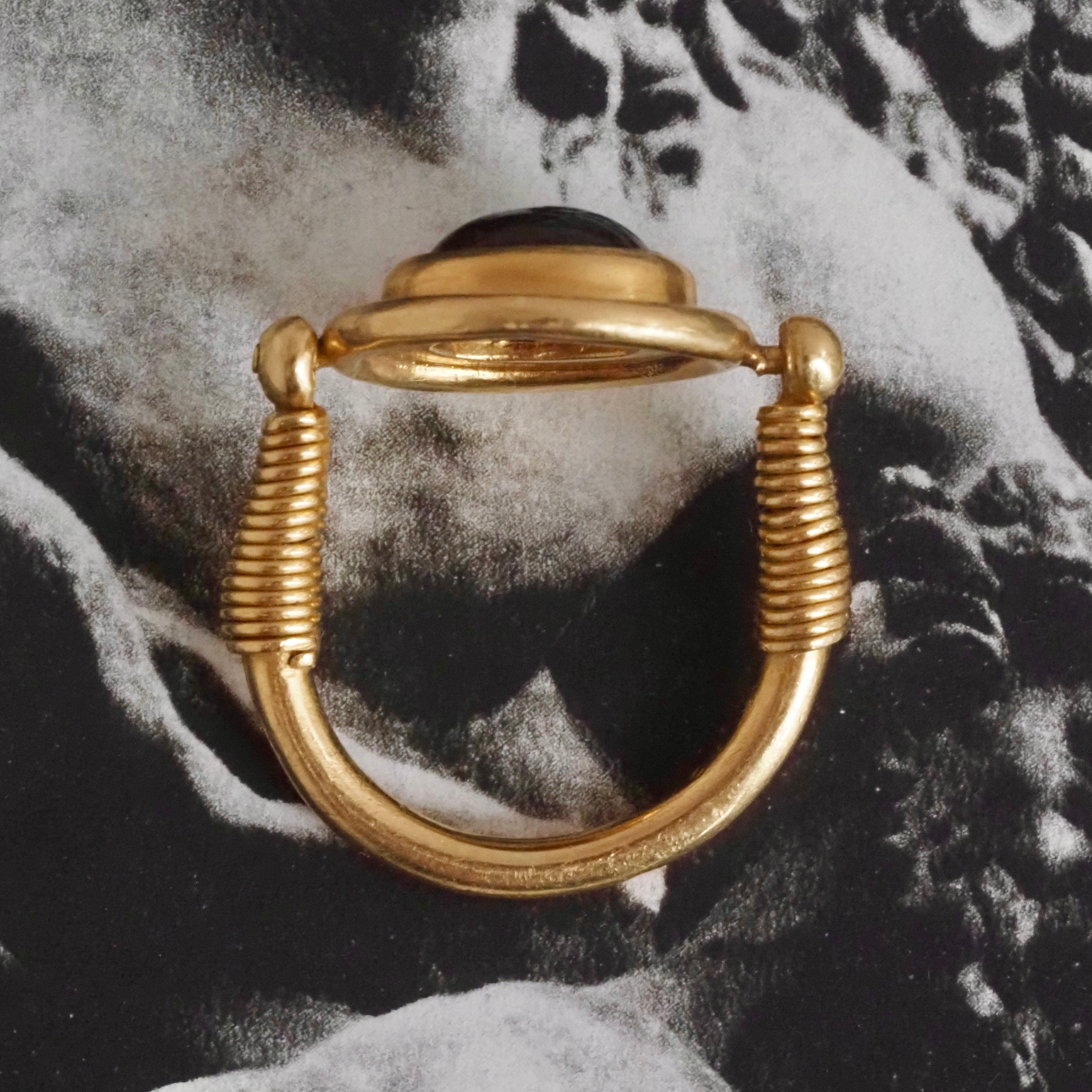 Vintage 22k Gold Ancient Egyptian Style Cabochon Garnet Swivel Ring