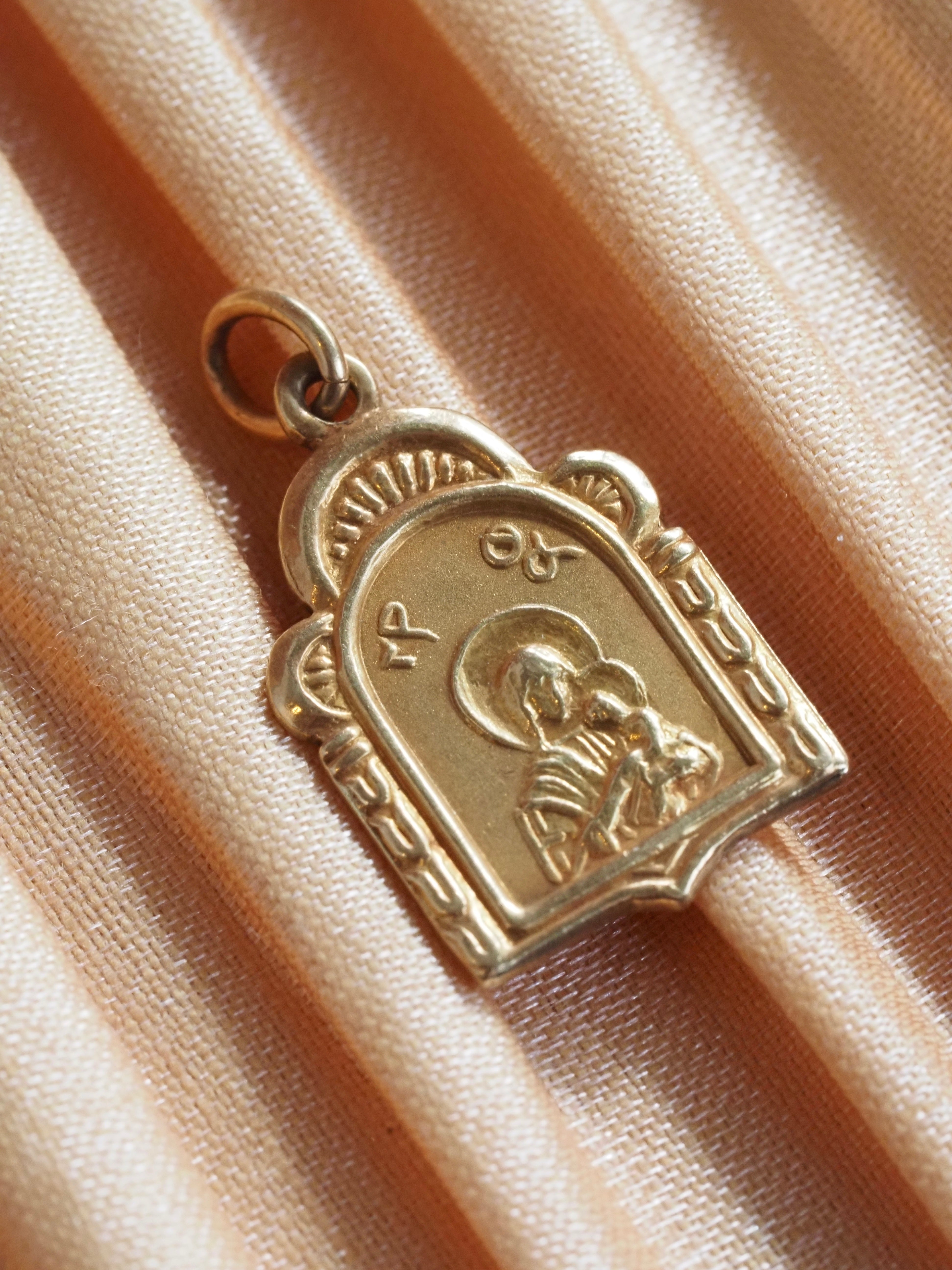 Vintage 18k Gold Mary Charm