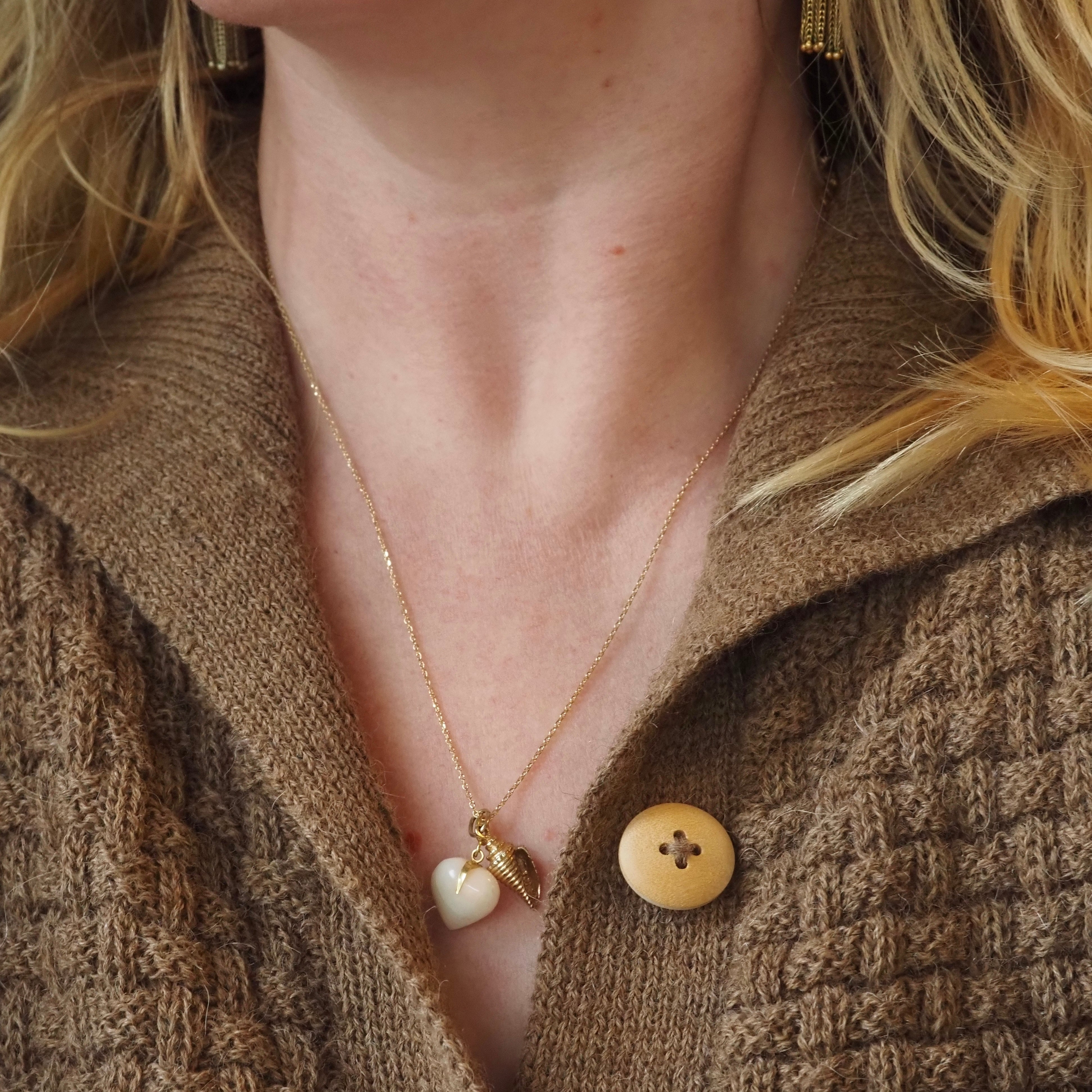 Vintage 14k Gold Shell Charm