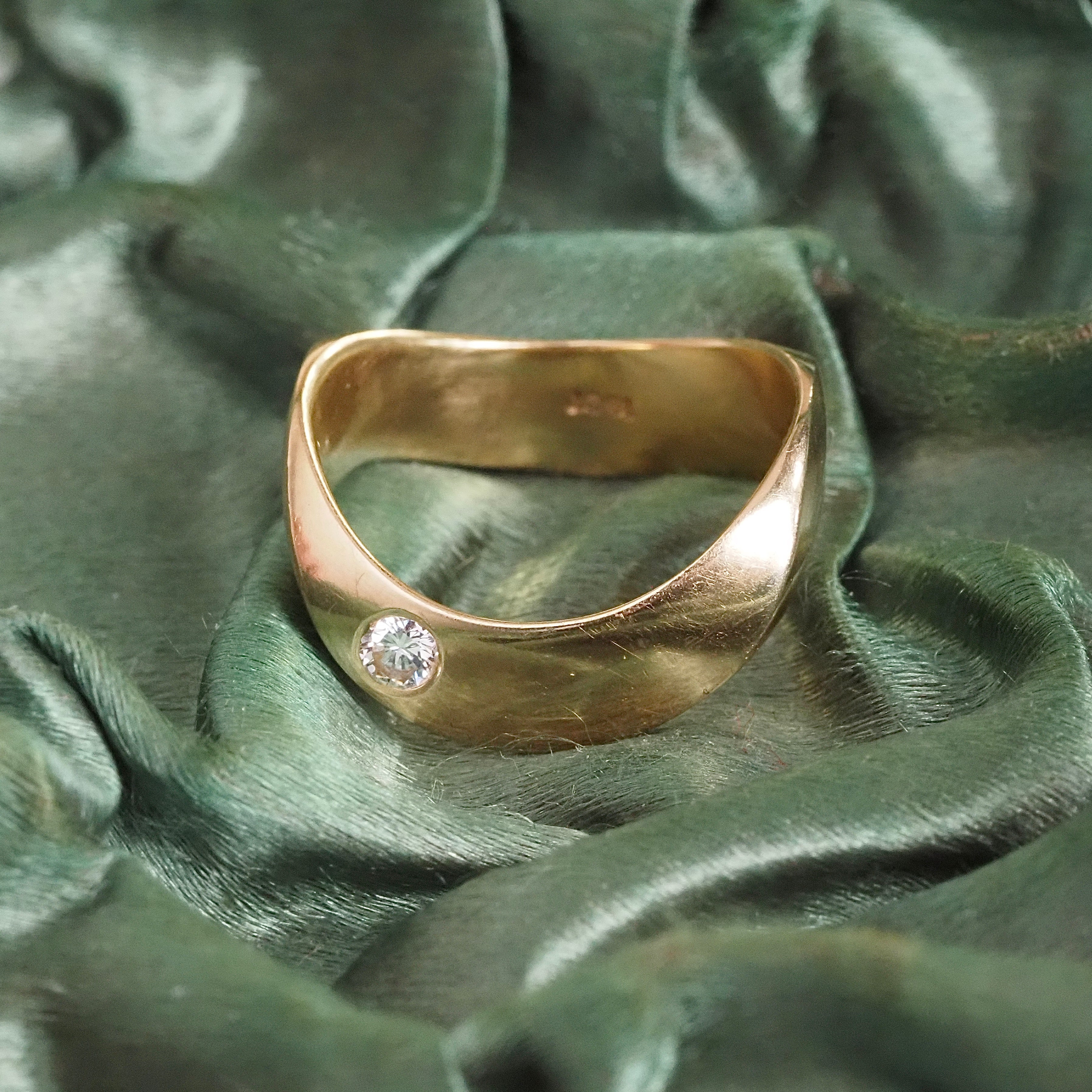 Vintage Mid-Century Diamond 18k Gold Wave Ring
